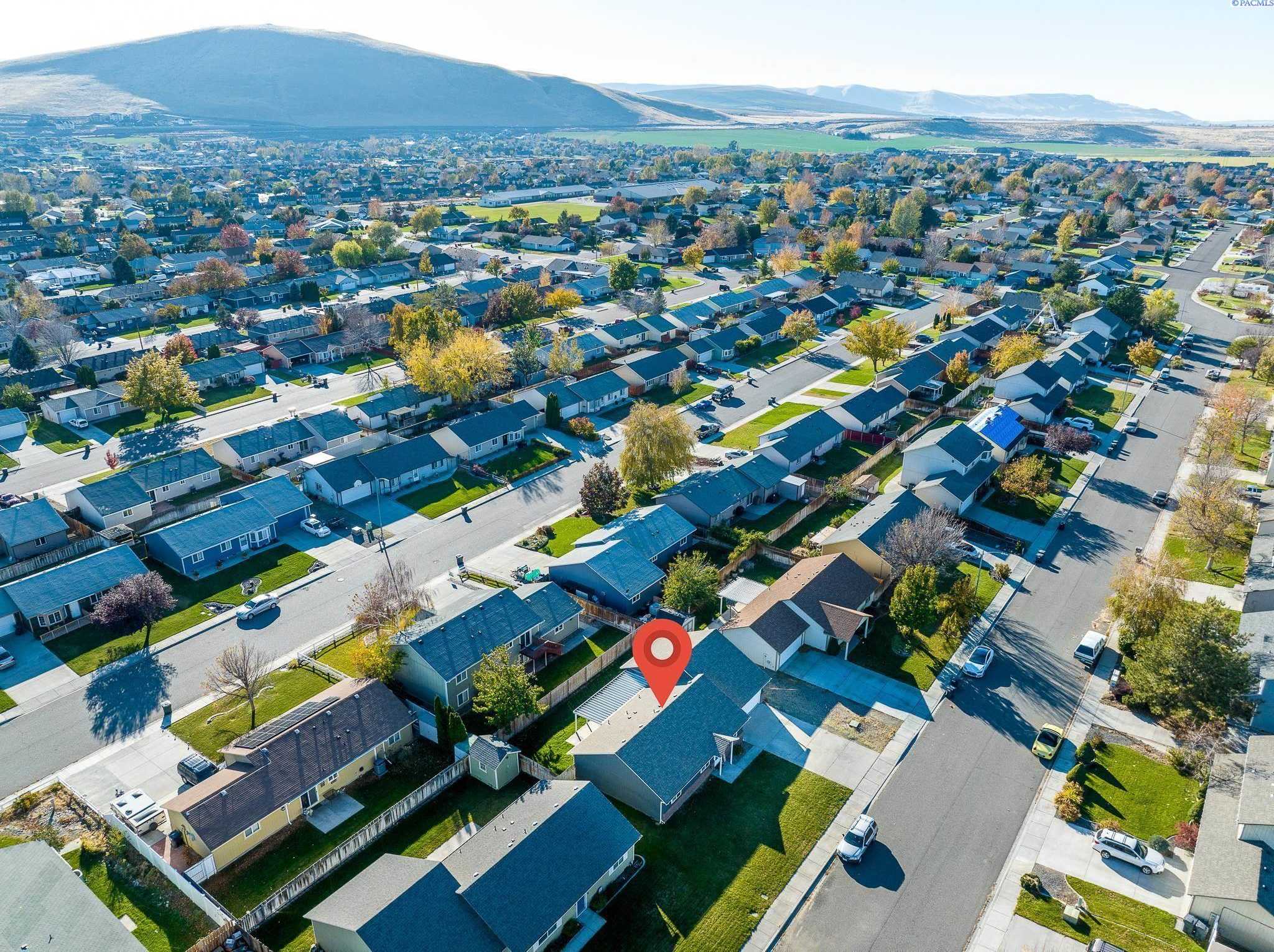 Photo of Newly Listed – 4781 Thrush Ln, West Richland, WA 99353