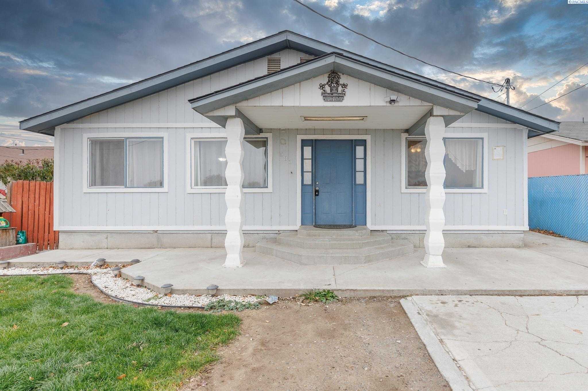 Photo of Newly Listed – 506 South St, Mabton, WA 98935