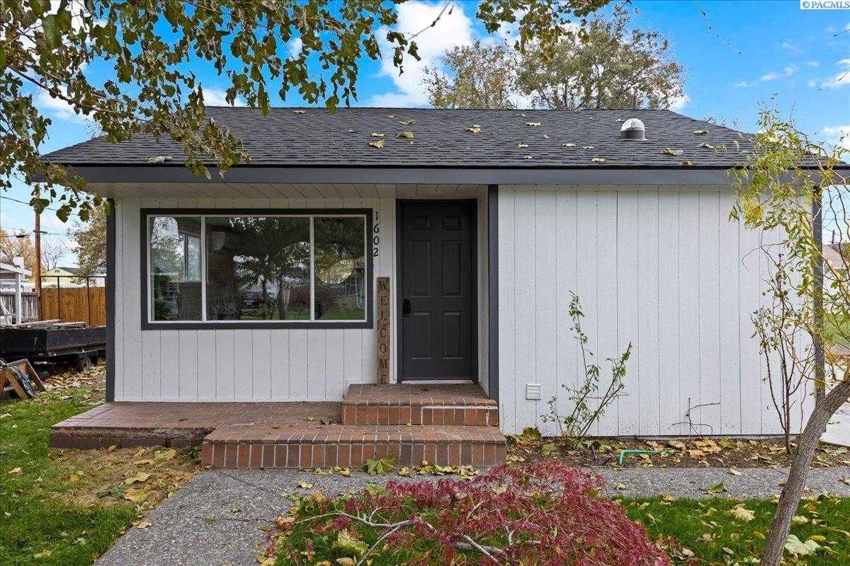 Photo of Newly Listed – 1602 Mcpherson Ave, Richland, WA 99354