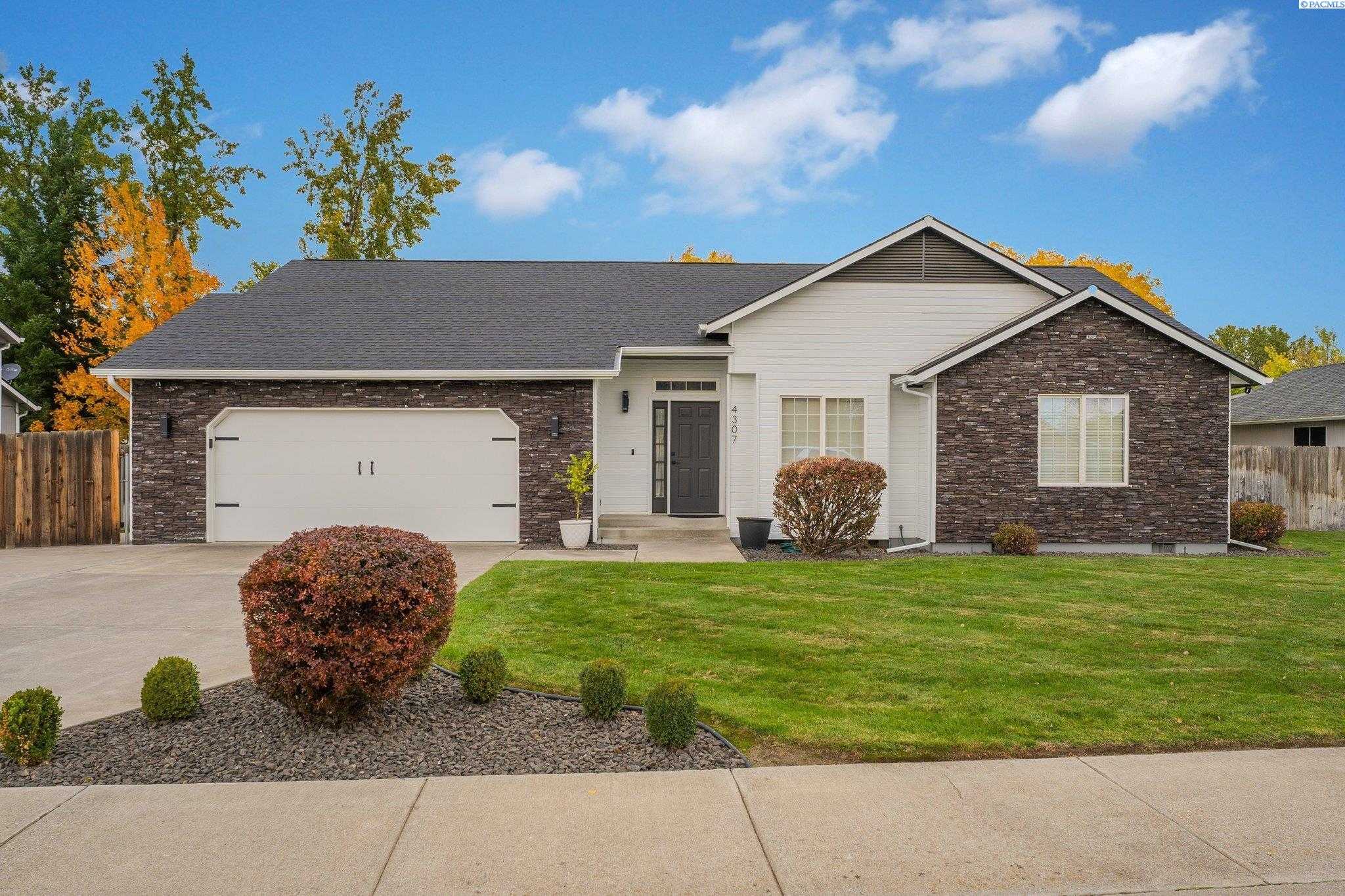 Photo of Newly Listed – 4307 Meadow View Dr, Pasco, WA 99301