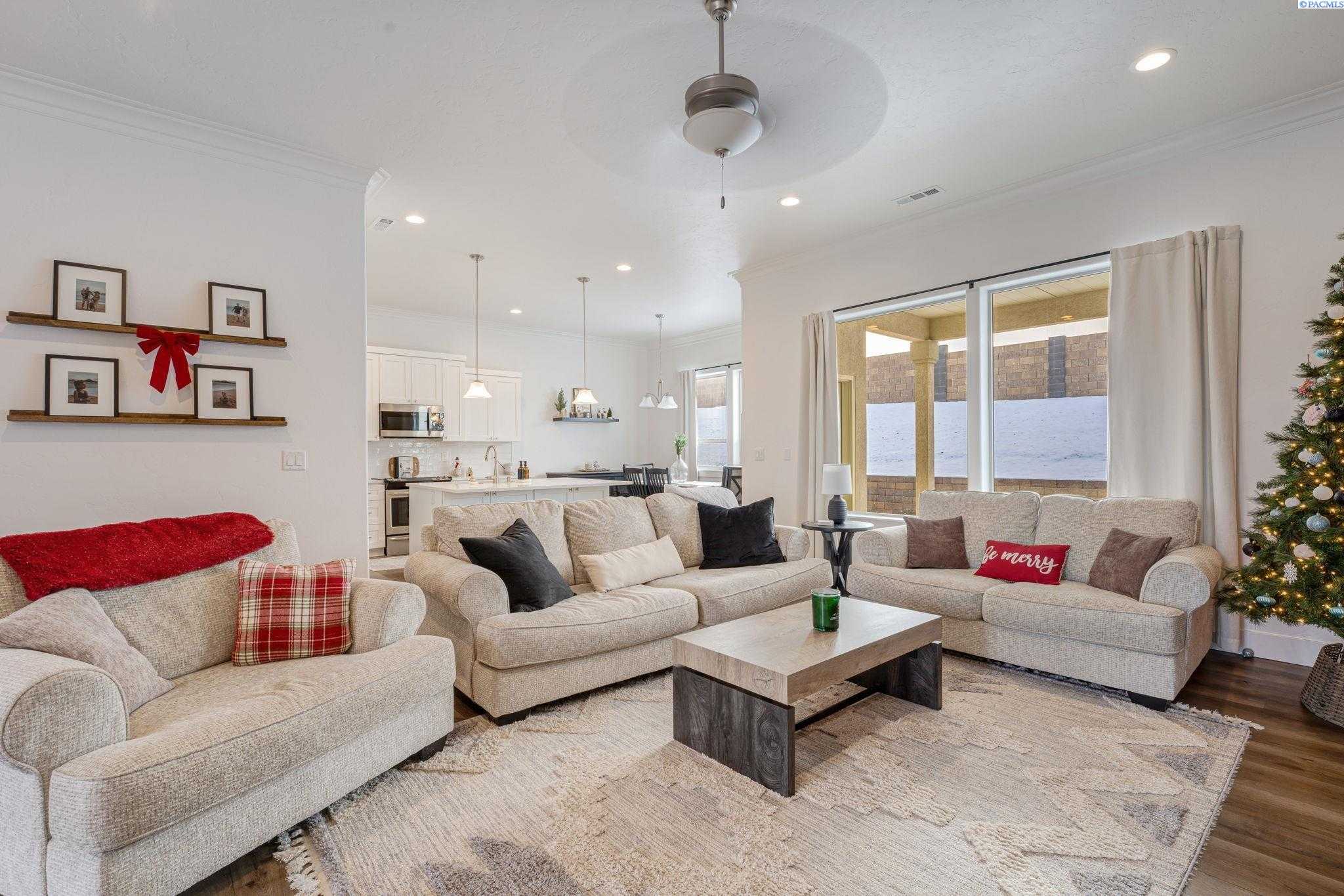 Photo of Newly Listed – 7063 Corsica St, West Richland, WA 99353