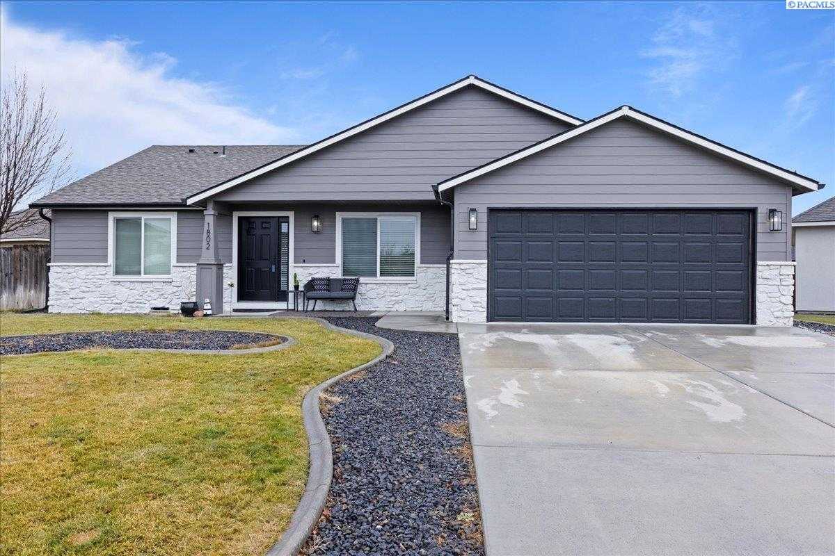 Photo of Newly Listed – 1802 Wallace Ct, West Richland, WA 99353