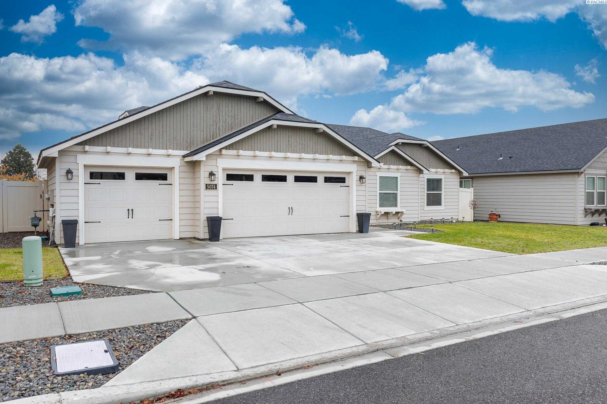 Photo of Newly Listed – 5074 W 28th Ave, Kennewick, WA 99338