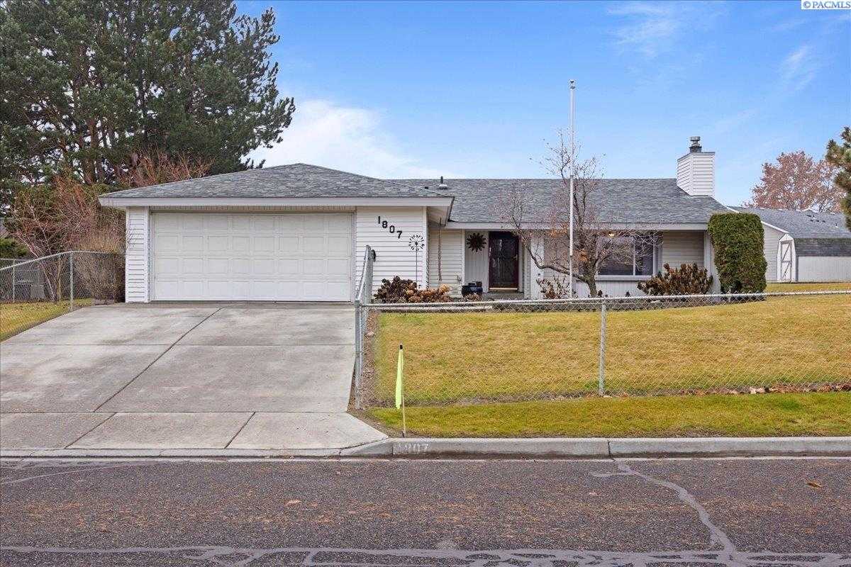 Photo of Newly Listed – 1807 W 37th, Kennewick, WA 99337