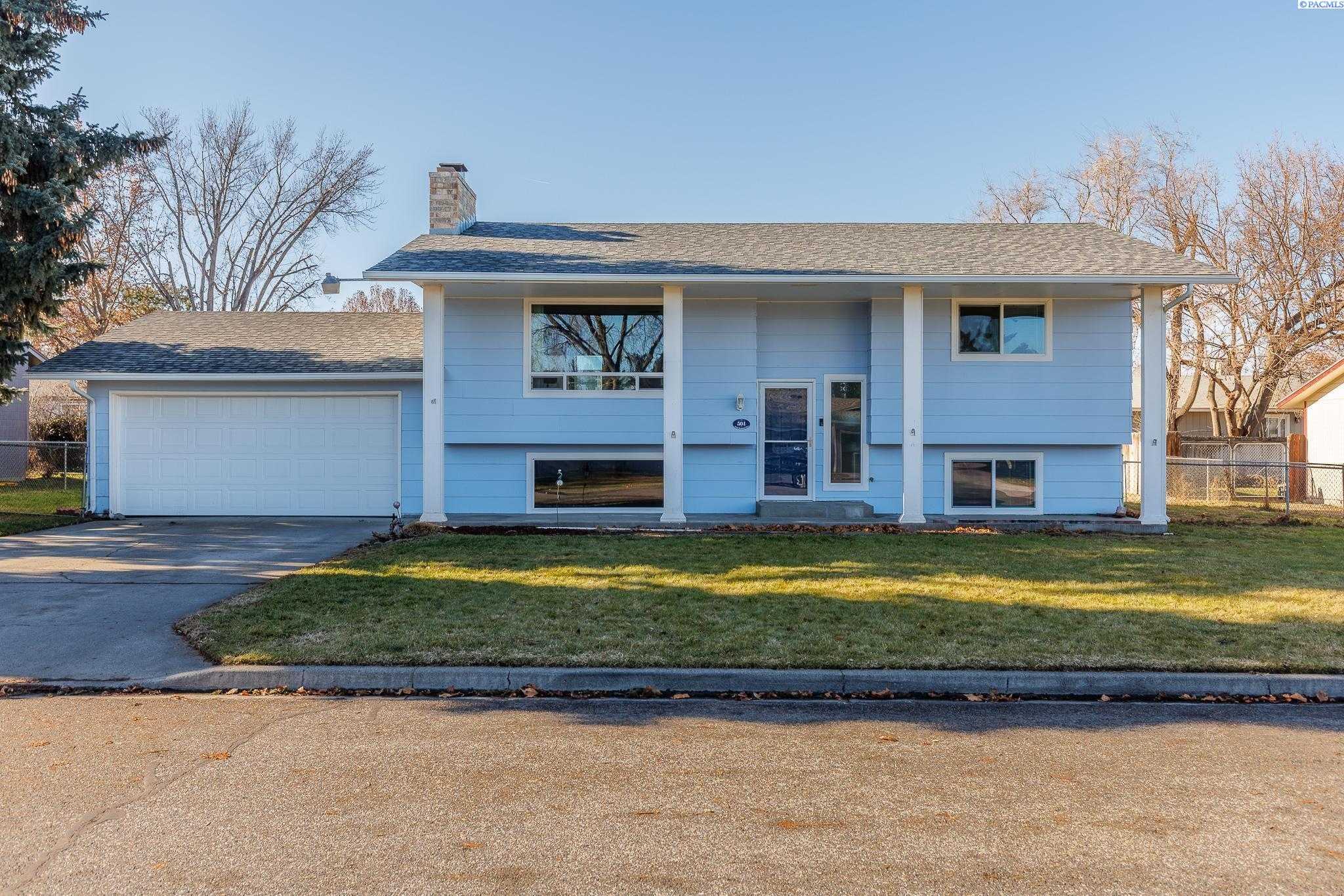 Photo of Newly Listed – 504 S Buchanan Pl, Kennewick, WA 99336