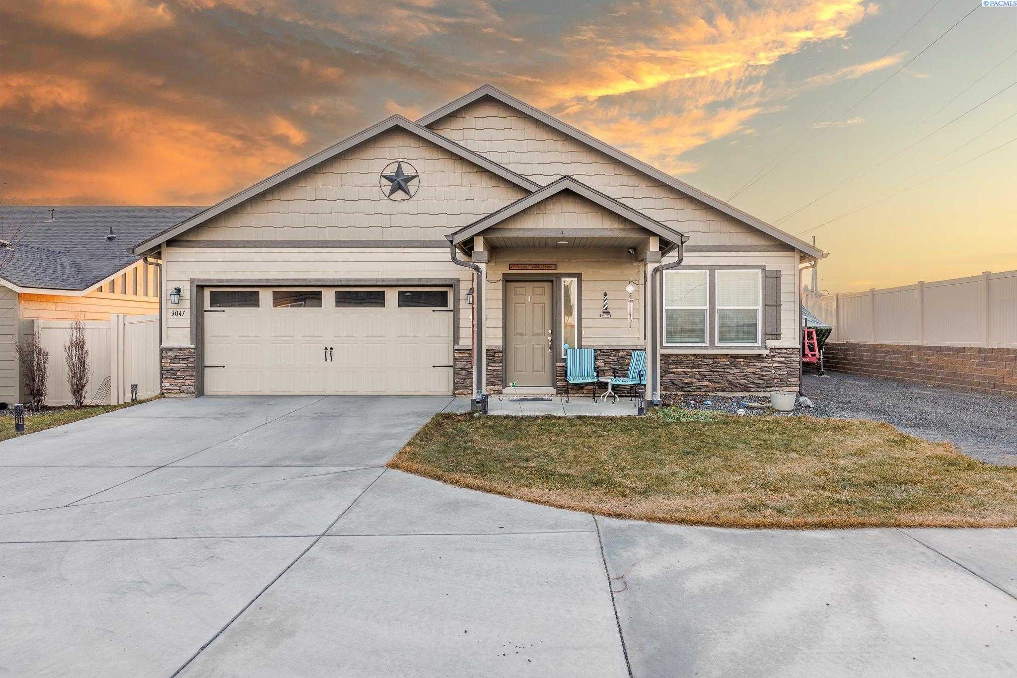 Photo of Newly Listed – 3041 Duval Loop, Richland, WA 99352