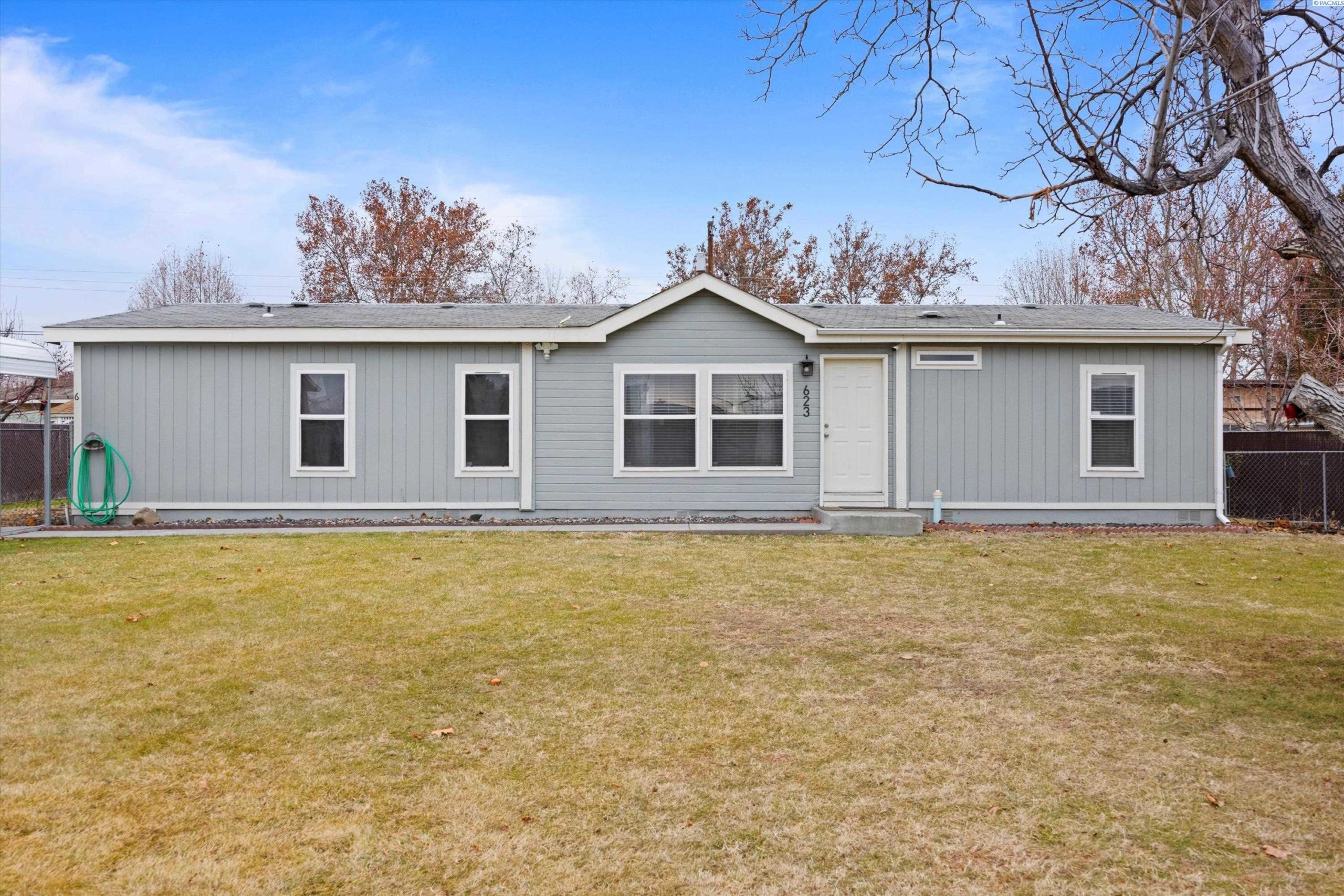 Photo of Newly Listed – 623 N Quillan St, Kennewick, WA 99336