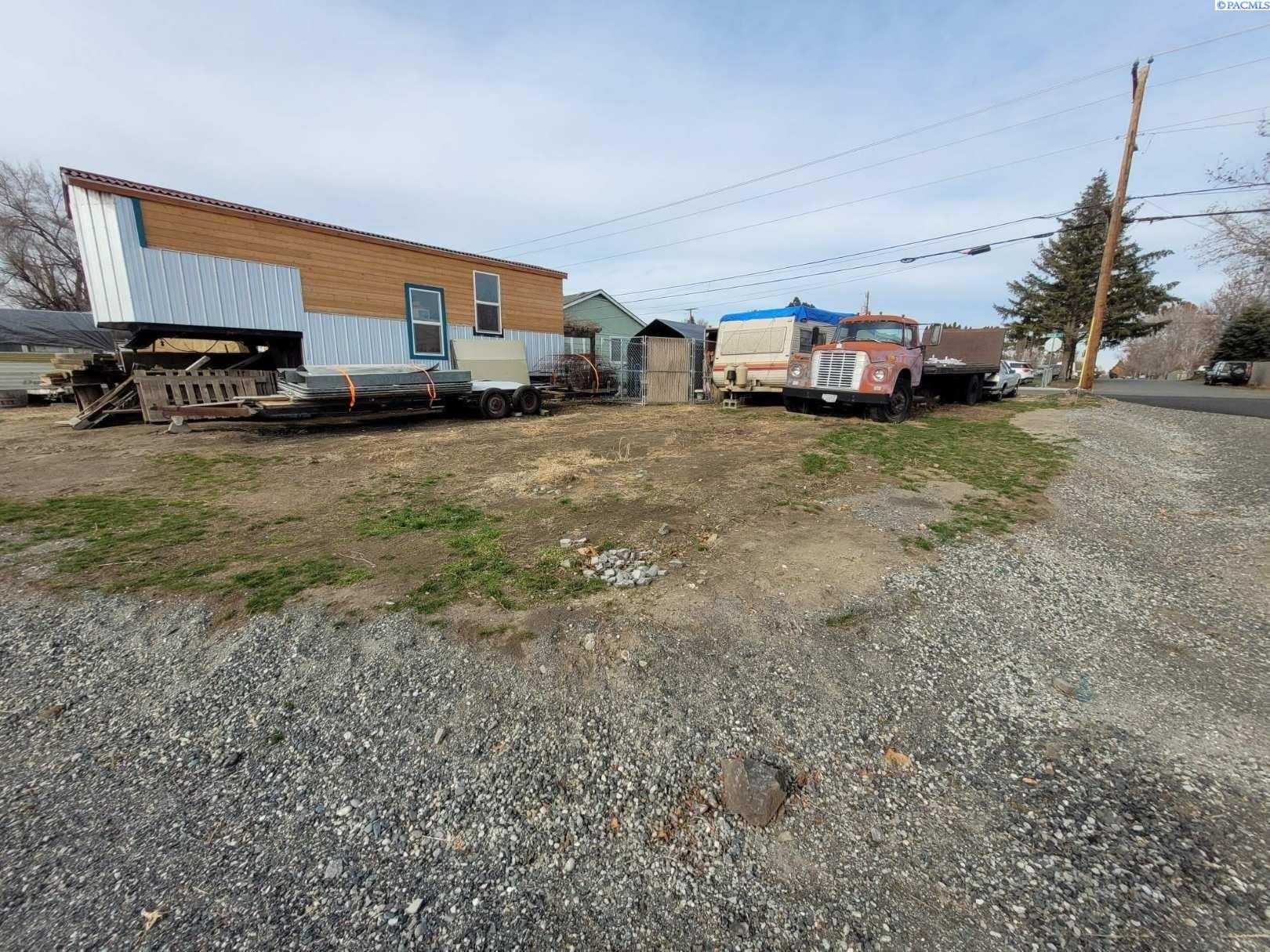 Photo of Newly Listed – Nka Deer Street, West Richland, WA 99353