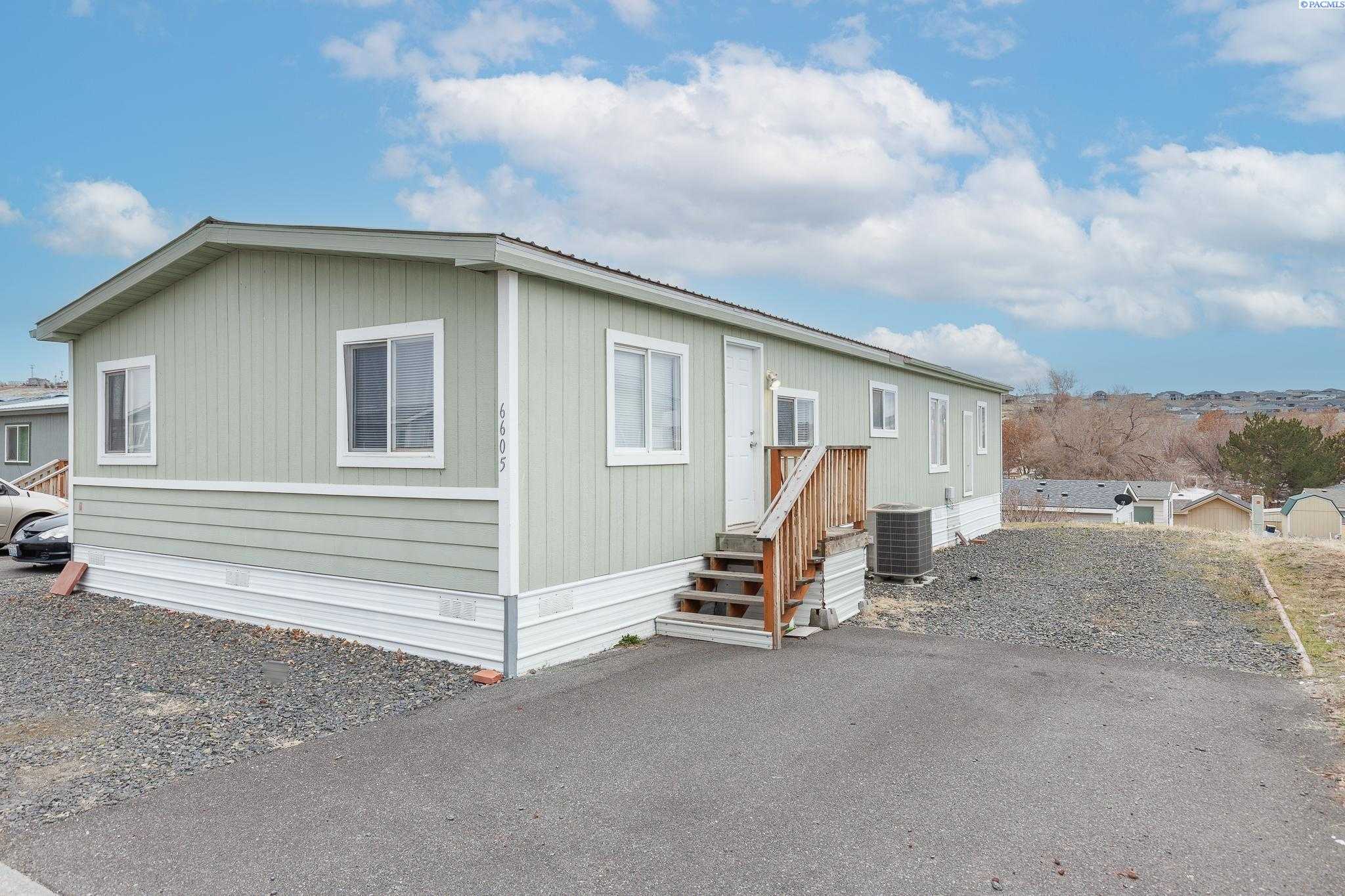 Photo of Newly Listed – 6605 James St, West Richland, WA 99353