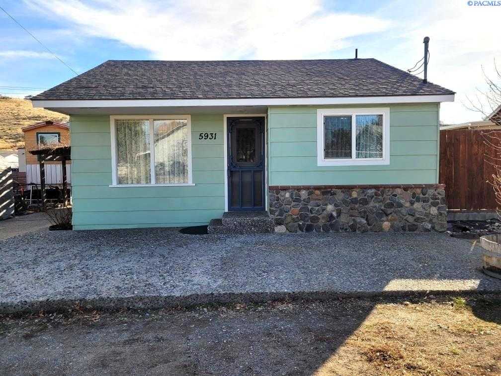 Photo of Newly Listed – 5931 Deer St, West Richland, WA 99353