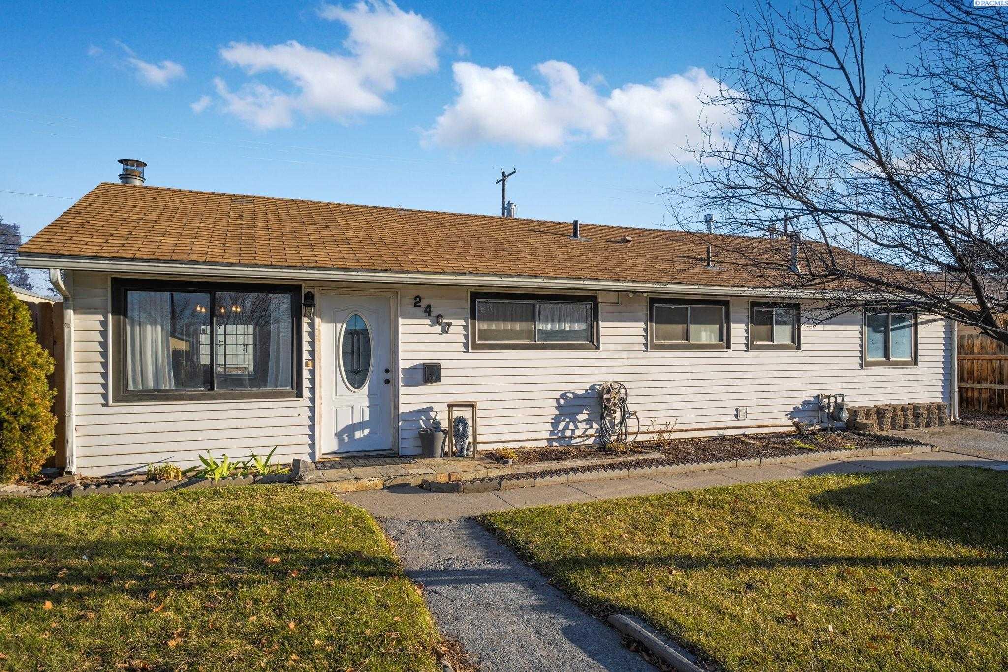 Photo of Newly Listed – 2407 Duportail St, Richland, WA 99352