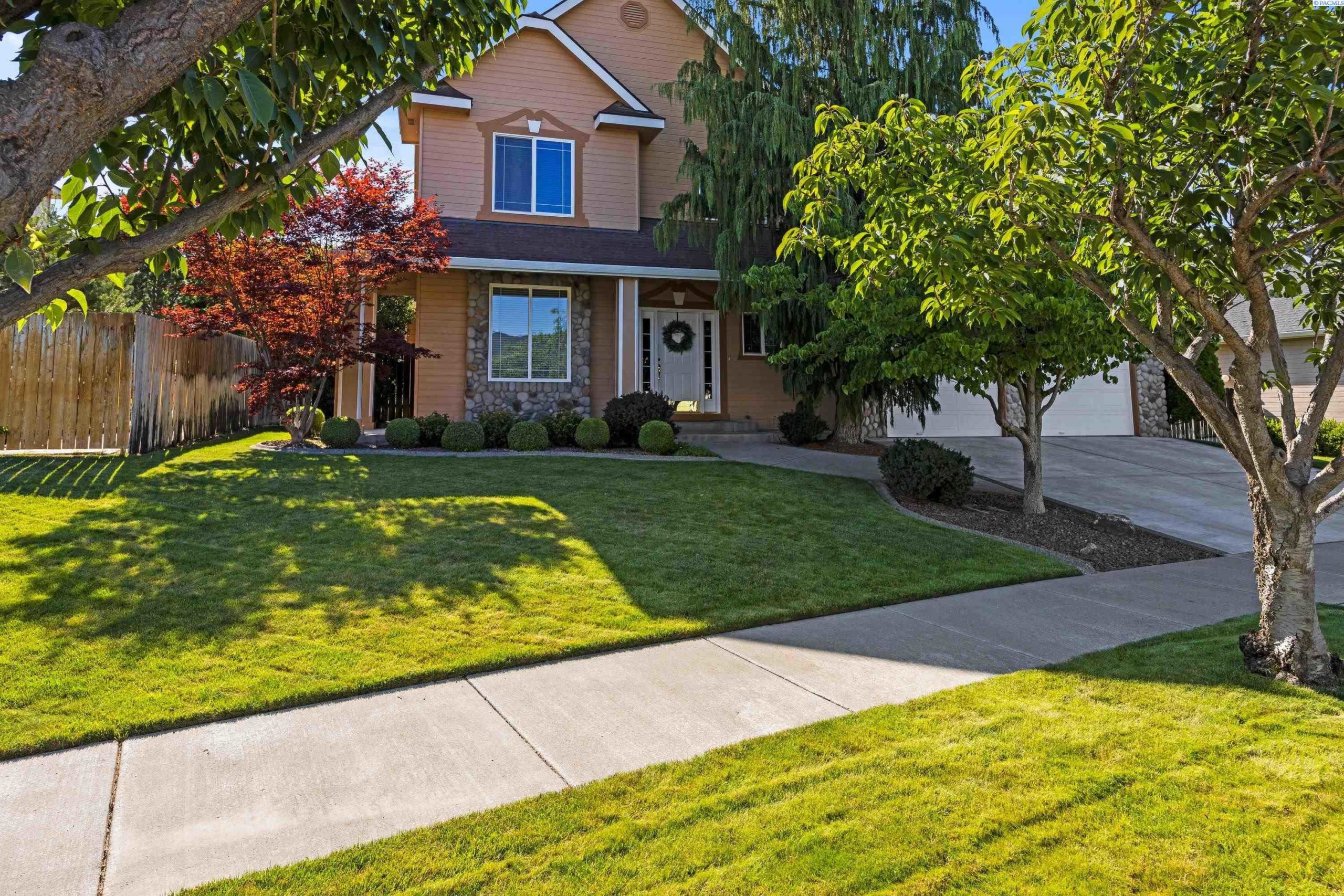 Photo of Newly Listed – 2048 Newhaven Loop, Richland, WA 99352