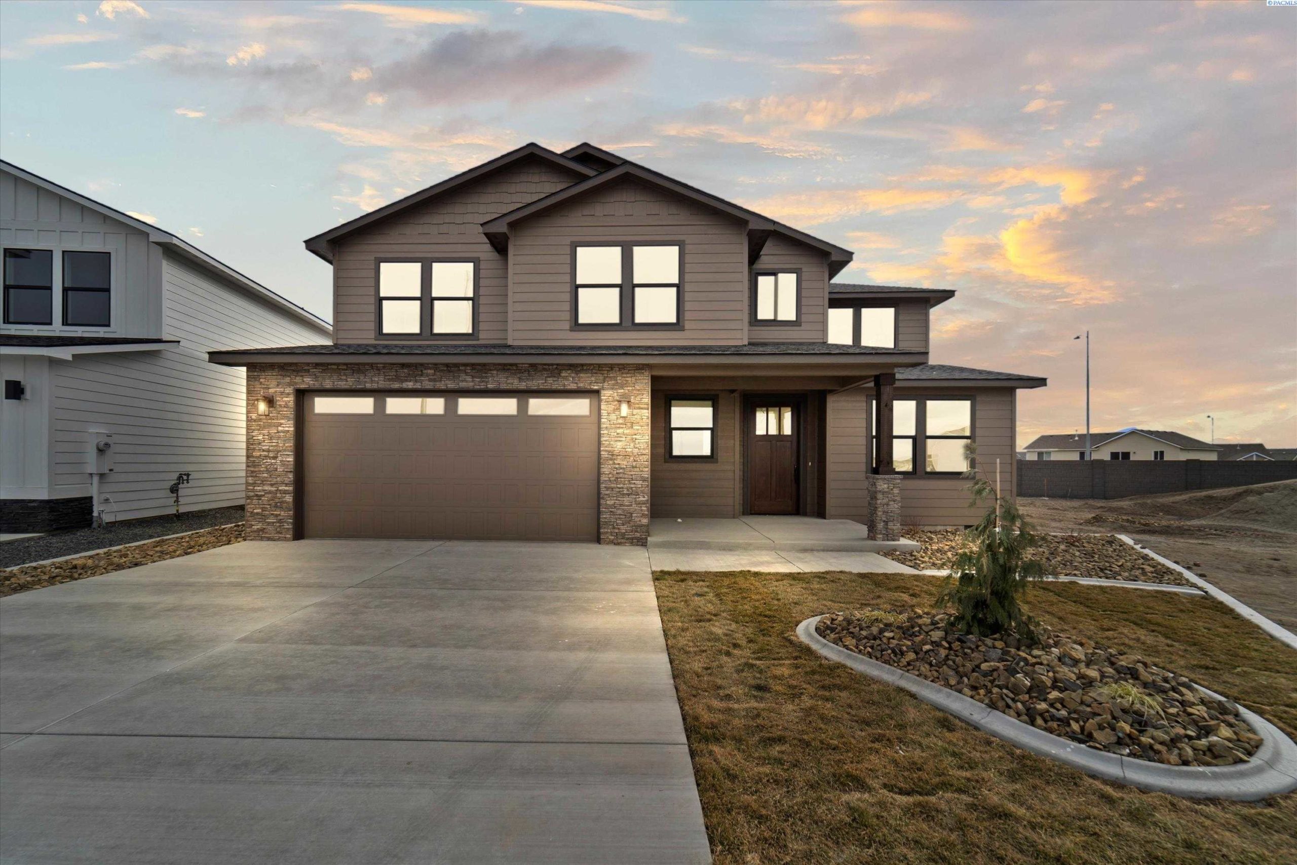 Photo of Newly Listed – 8406 Silver Mound Dr, Pasco, WA 99301