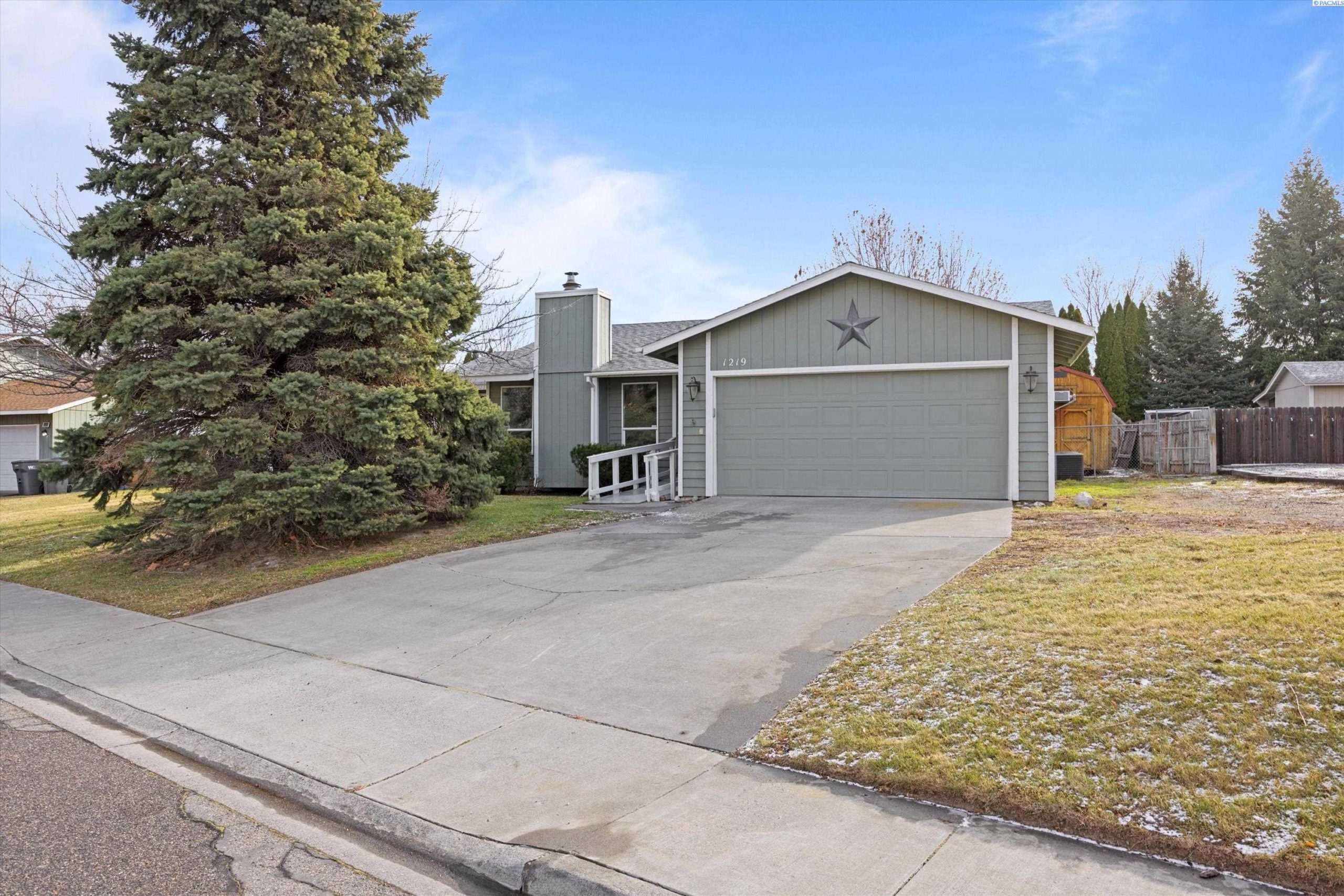 Photo of Newly Listed – 1219 S Lincoln St., Kennewick, WA 99338