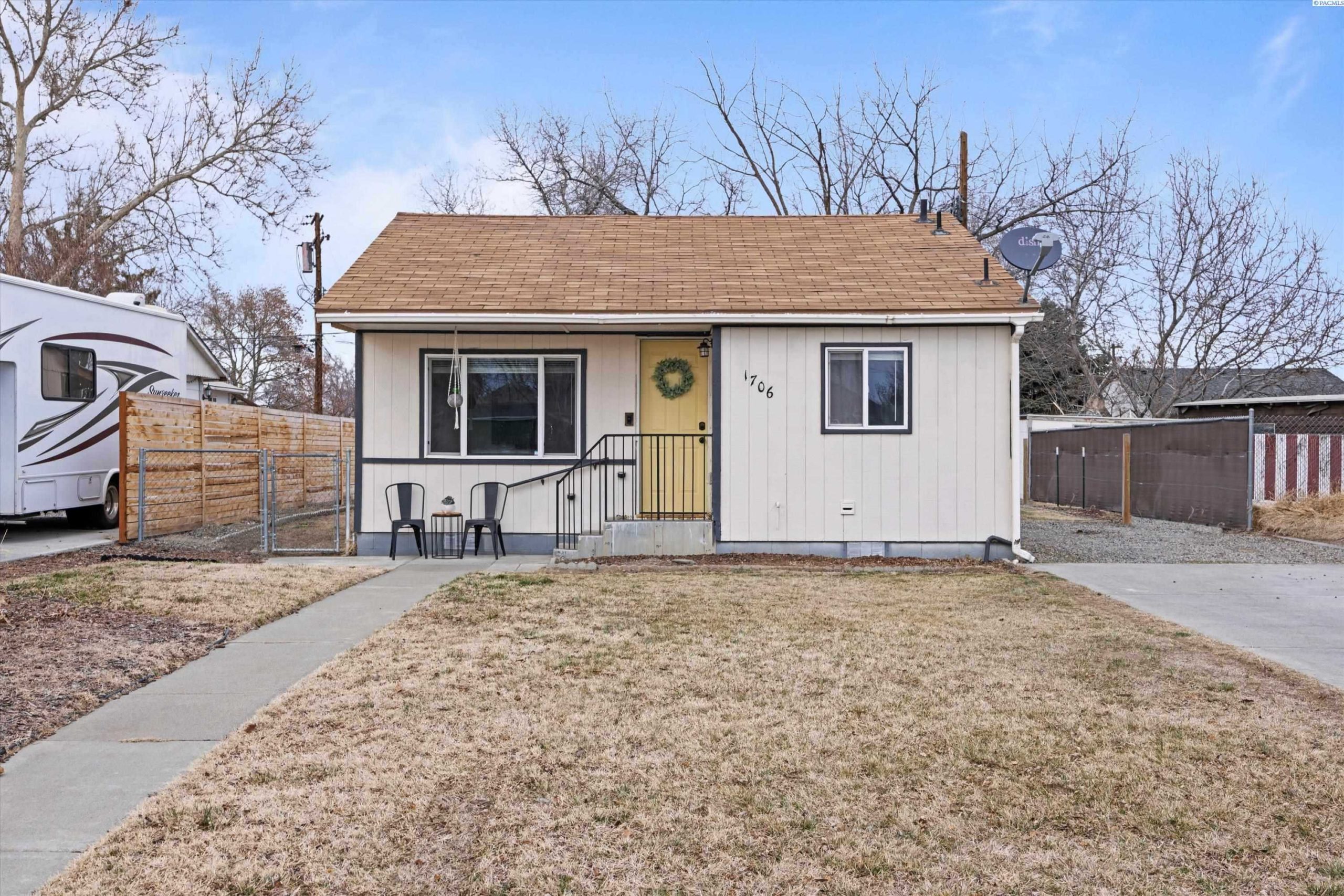 Photo of Newly Listed – 1706 Mcclellan, Richland, WA 99352