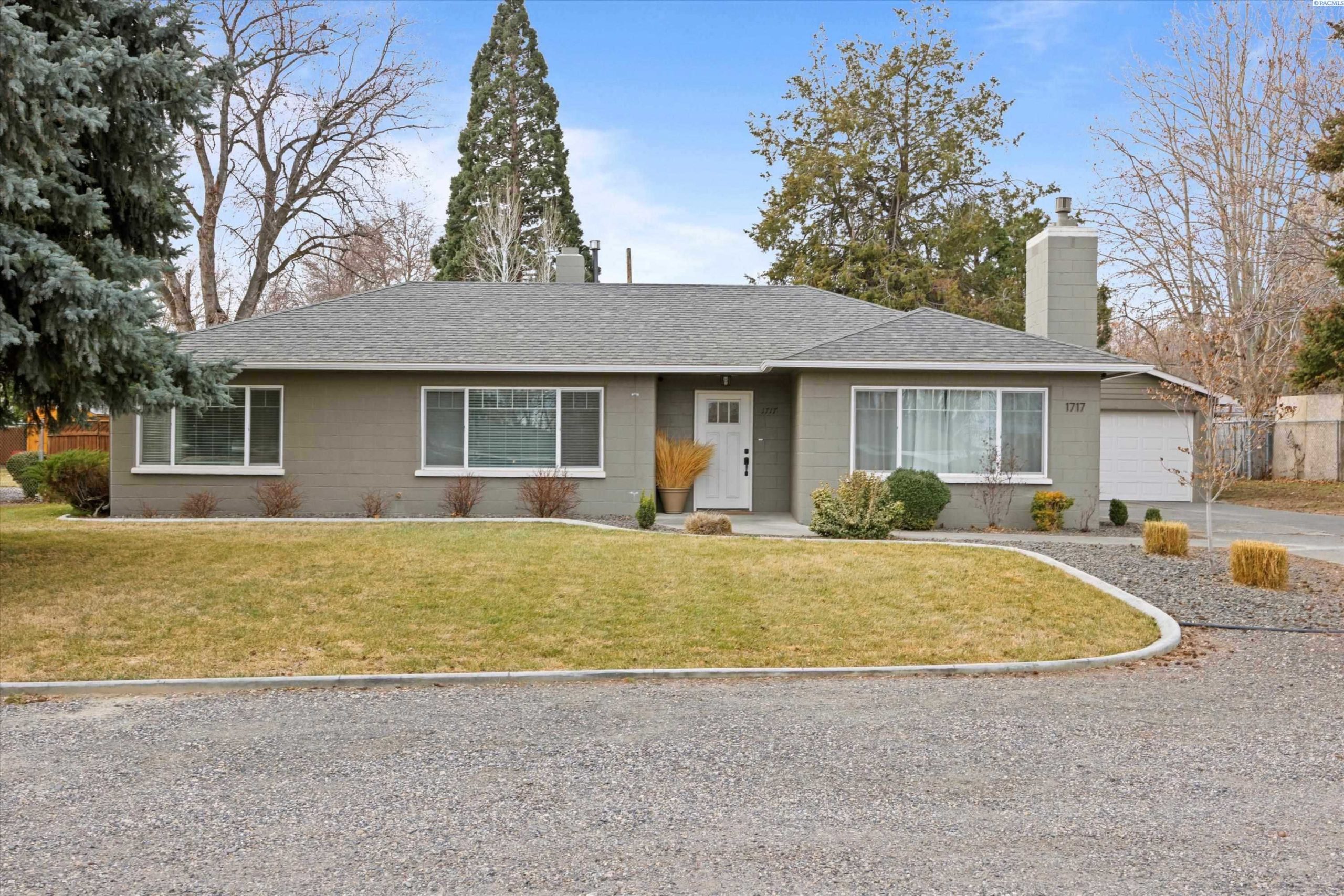 Photo of Newly Listed – 1717 W 8th Pl., Kennewick, WA 99336