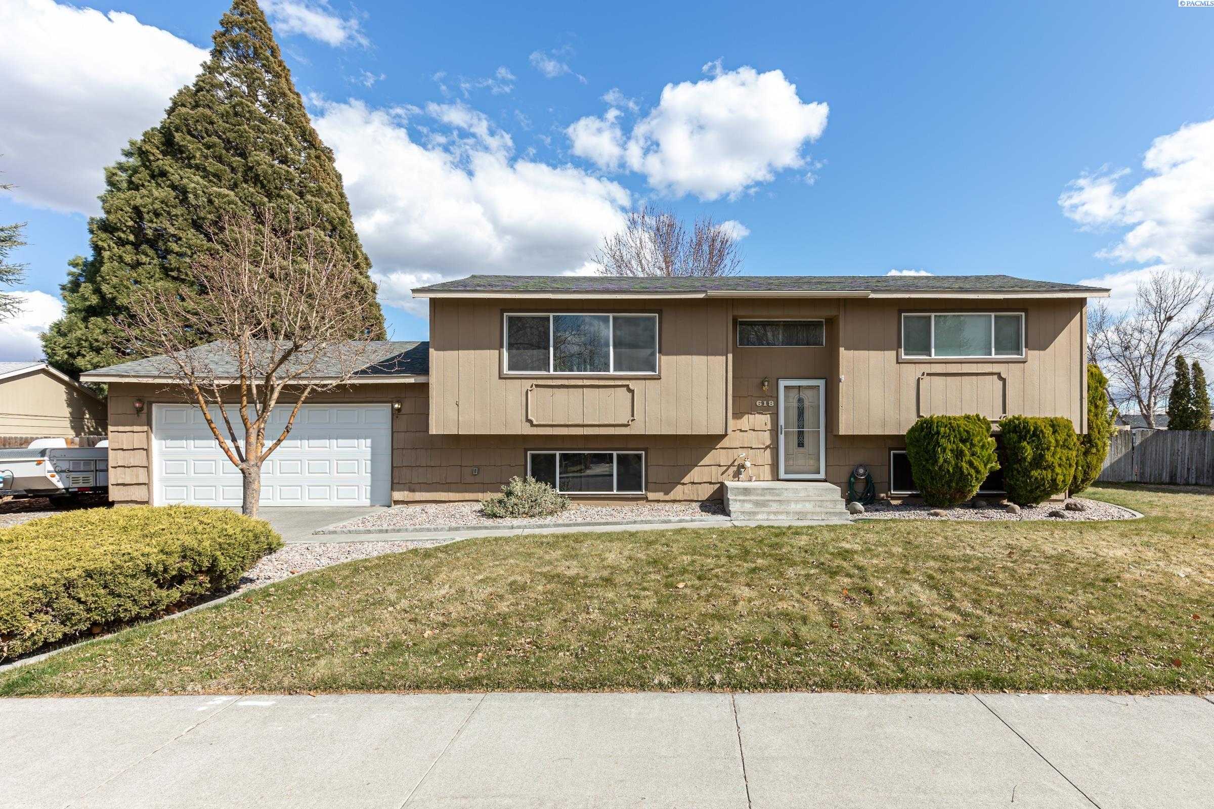 Photo of Newly Listed – 618 N Conway Pl, Kennewick, WA 99336