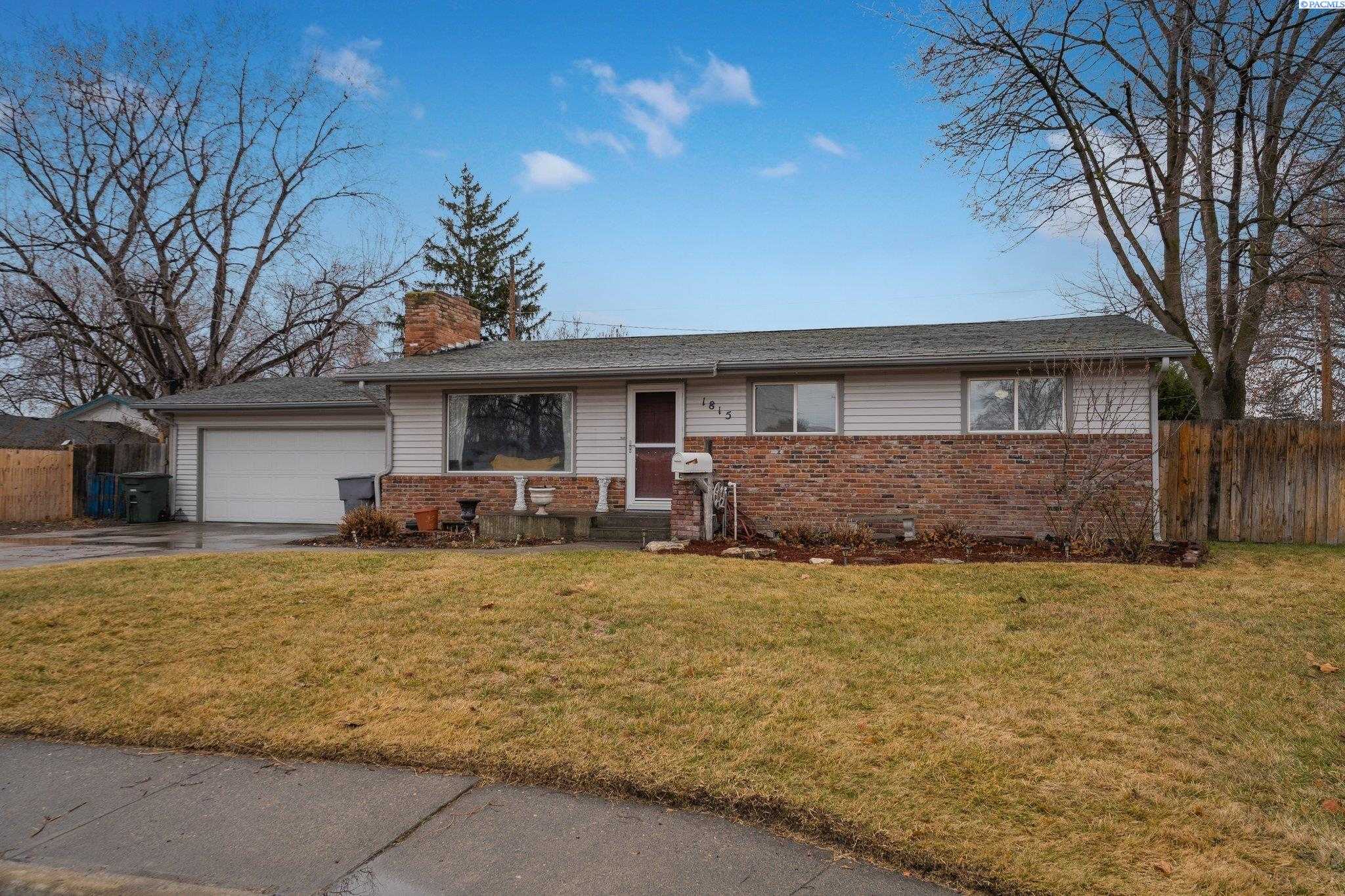 Photo of Newly Listed – 1815 Marshall Ct, Richland, WA 99352