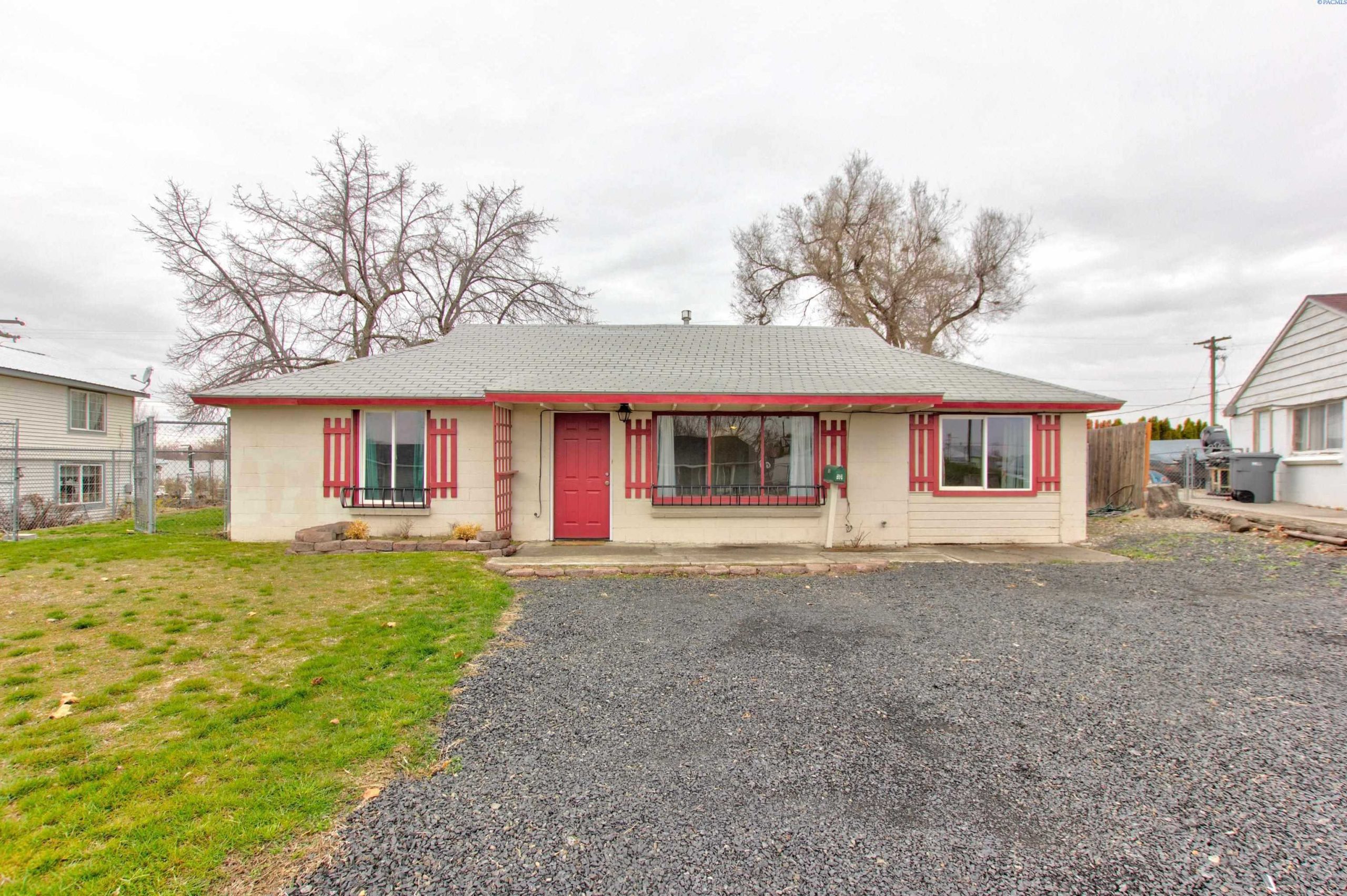 Photo of Newly Listed – 814 W 5th Ave, Kennewick, WA 99336