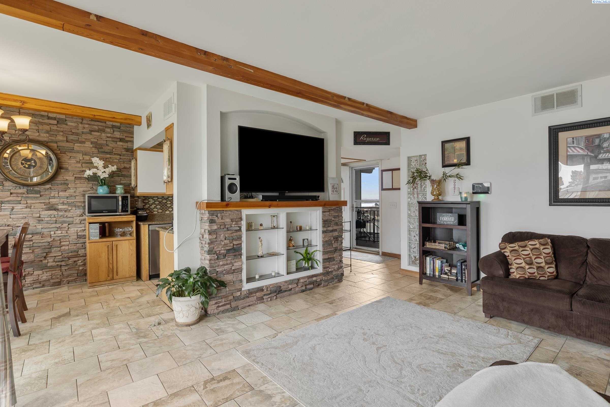 Photo of Newly Listed – 2401 W Canal Dr 9-c, Kennewick, WA 99336