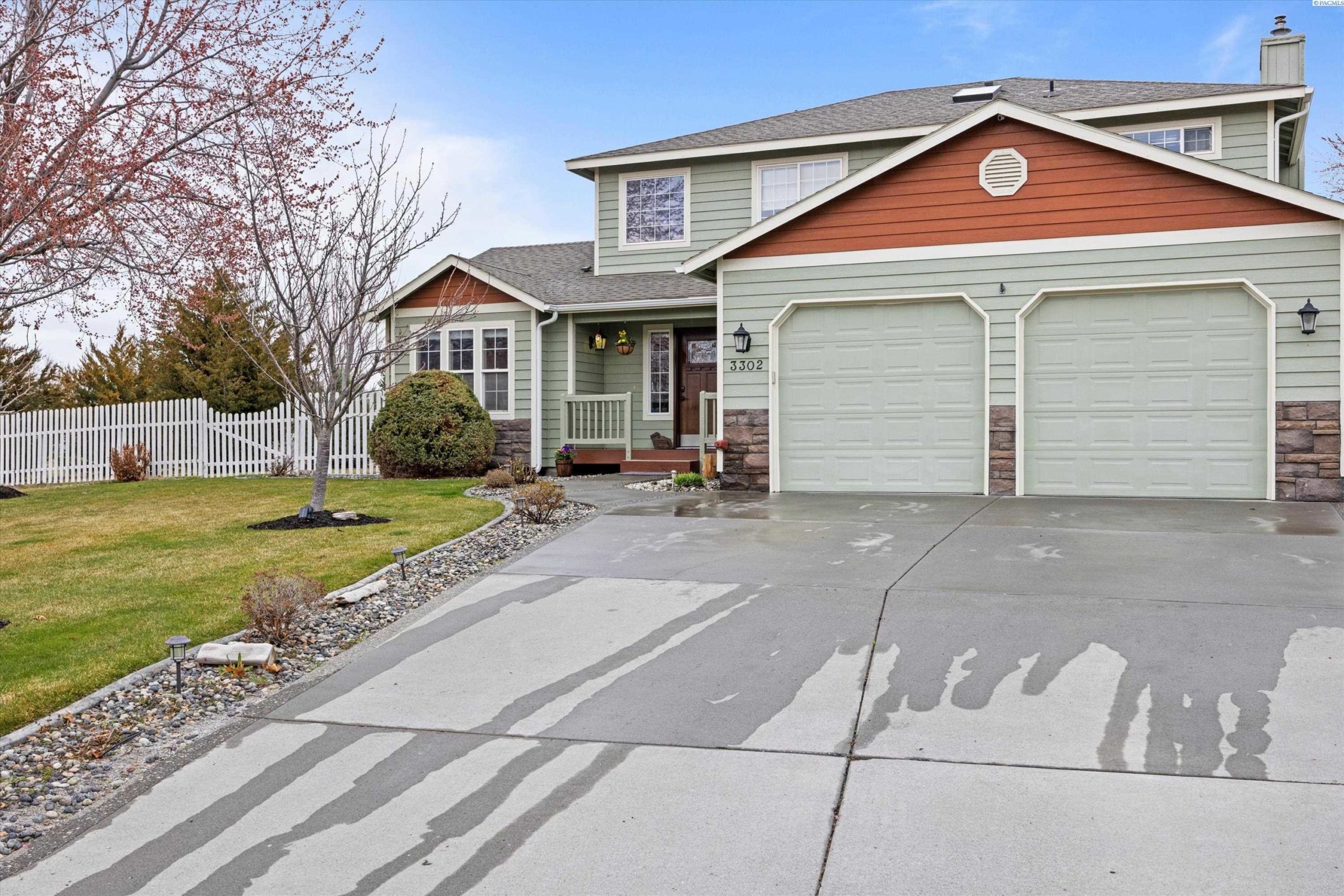 Photo of Newly Listed – 3302 Mt Saint Helens Ct., West Richland, WA 99353