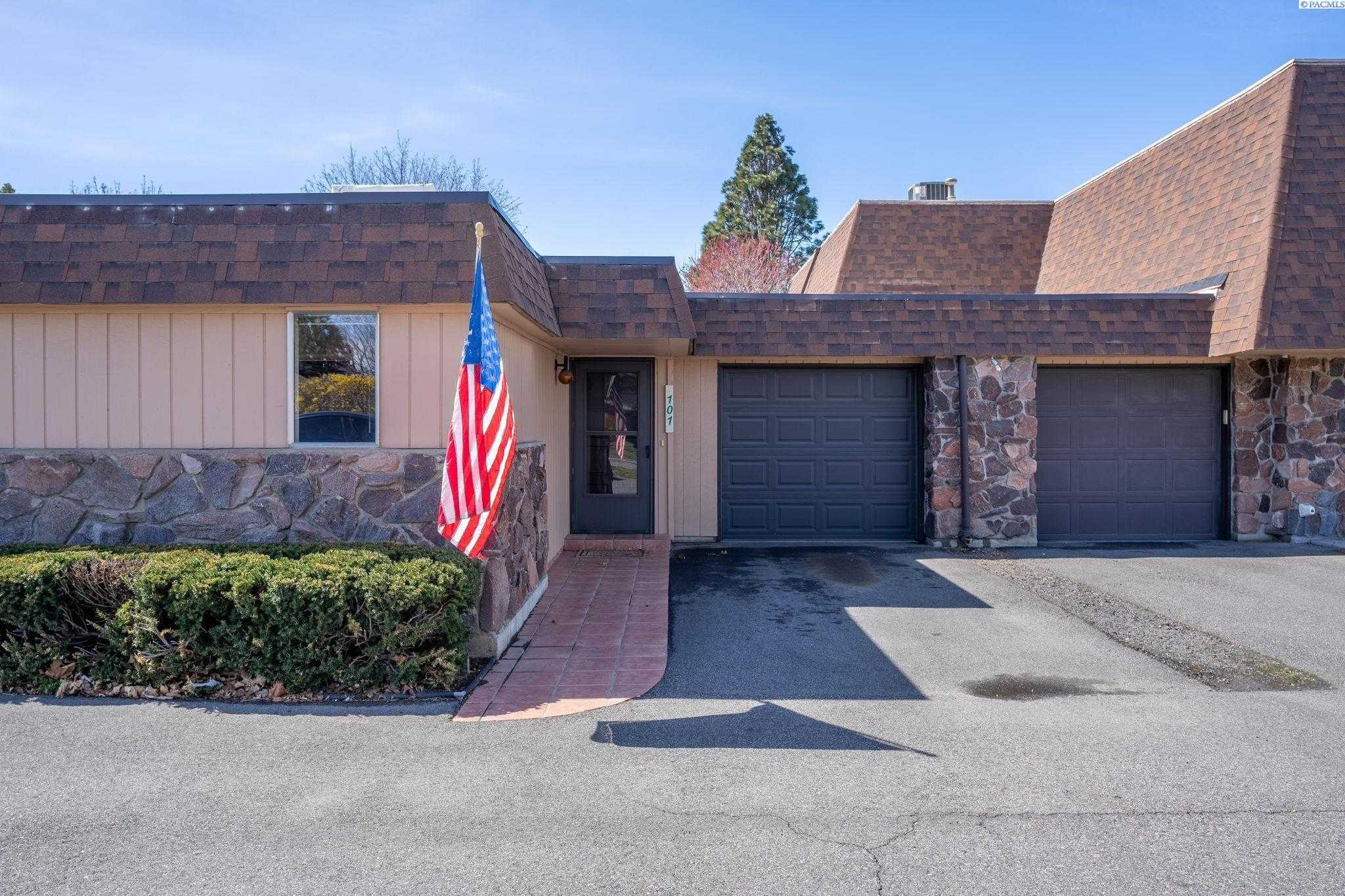 Photo of Newly Listed – 629 N Fisher St, Kennewick, WA 99336