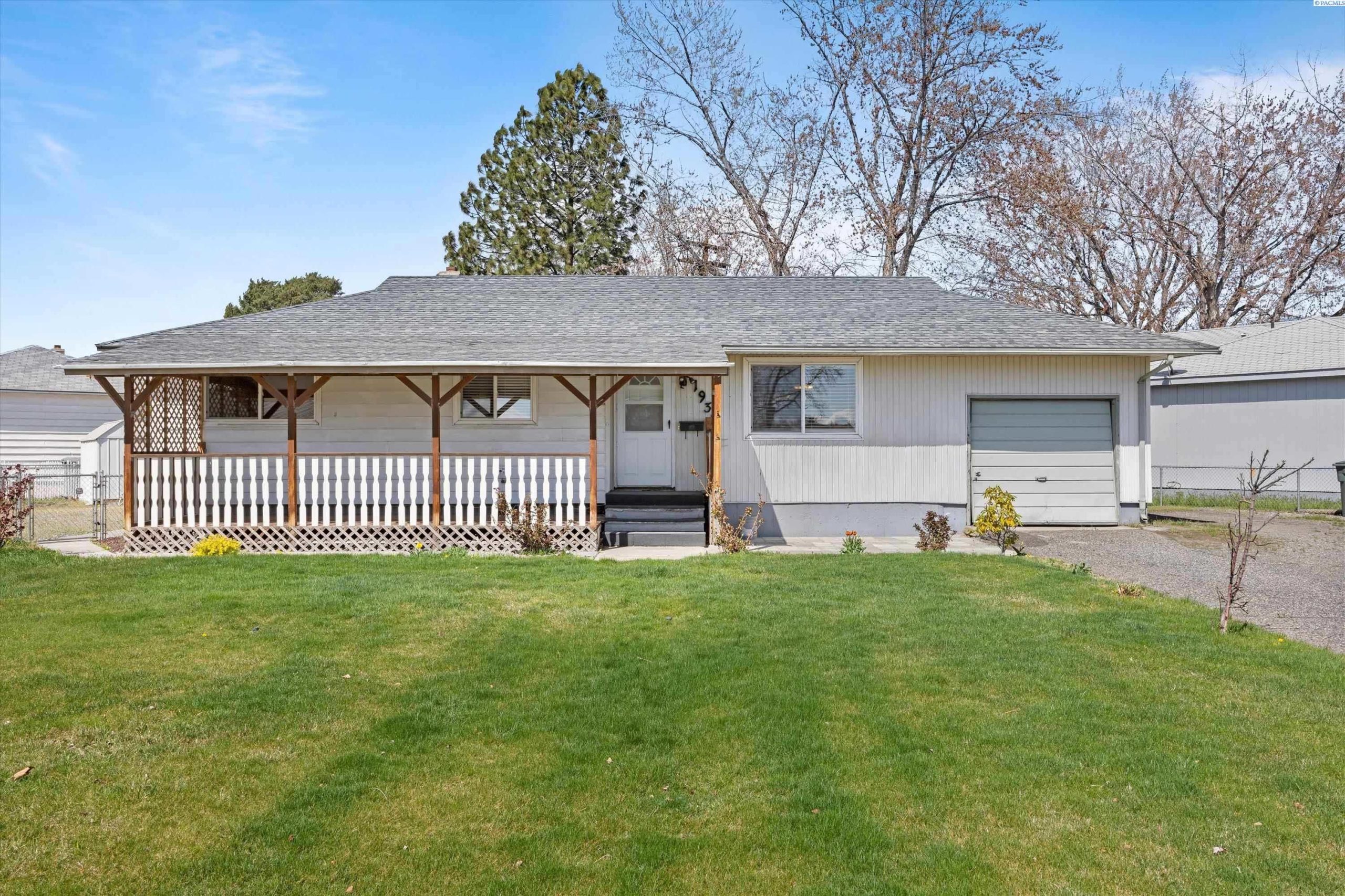 Photo of Newly Listed – 1937 Everest Ave., Richland, WA 99354