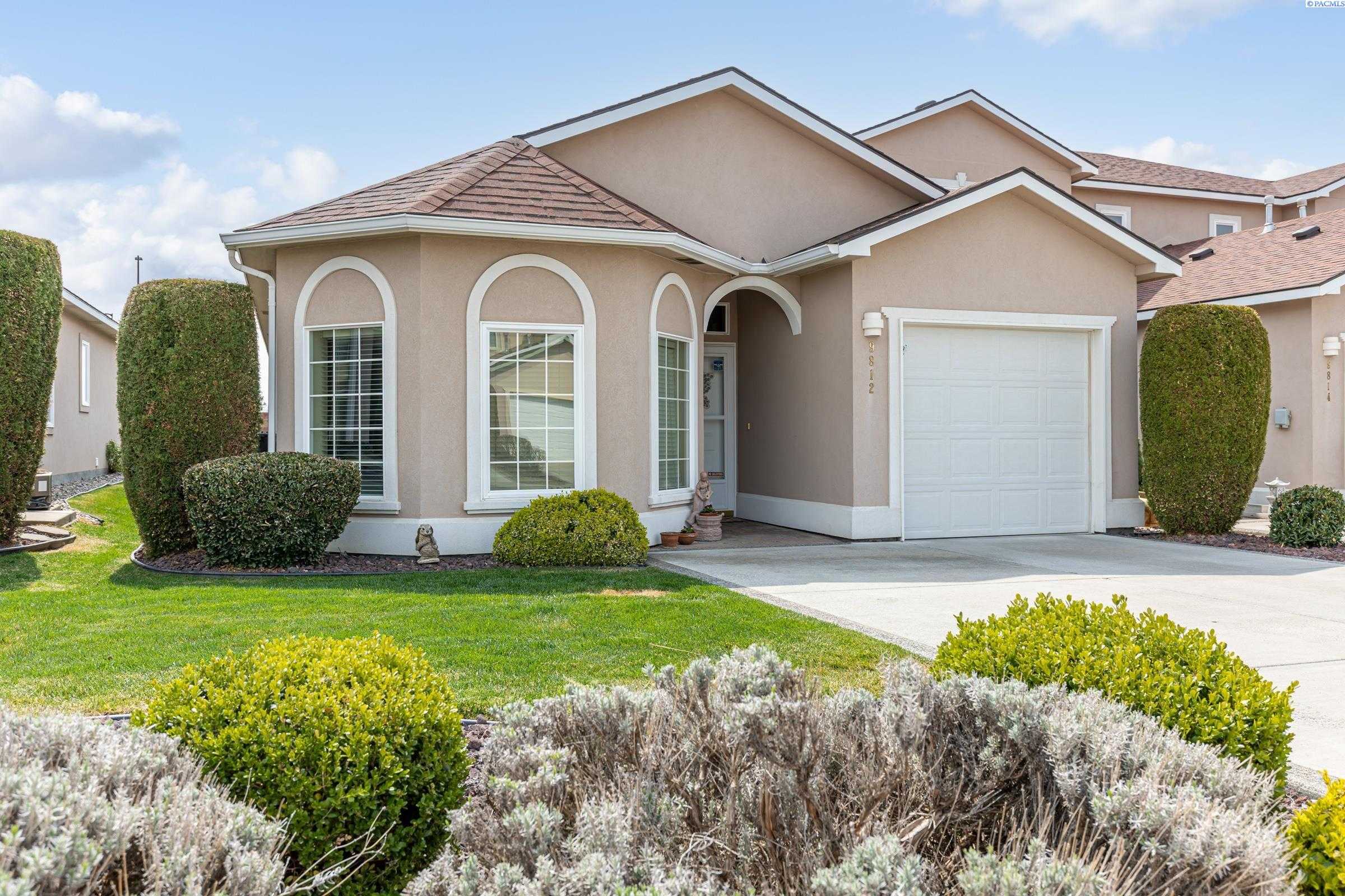 Photo of Newly Listed – 9812 Vincenzo Dr, Pasco, WA 99301