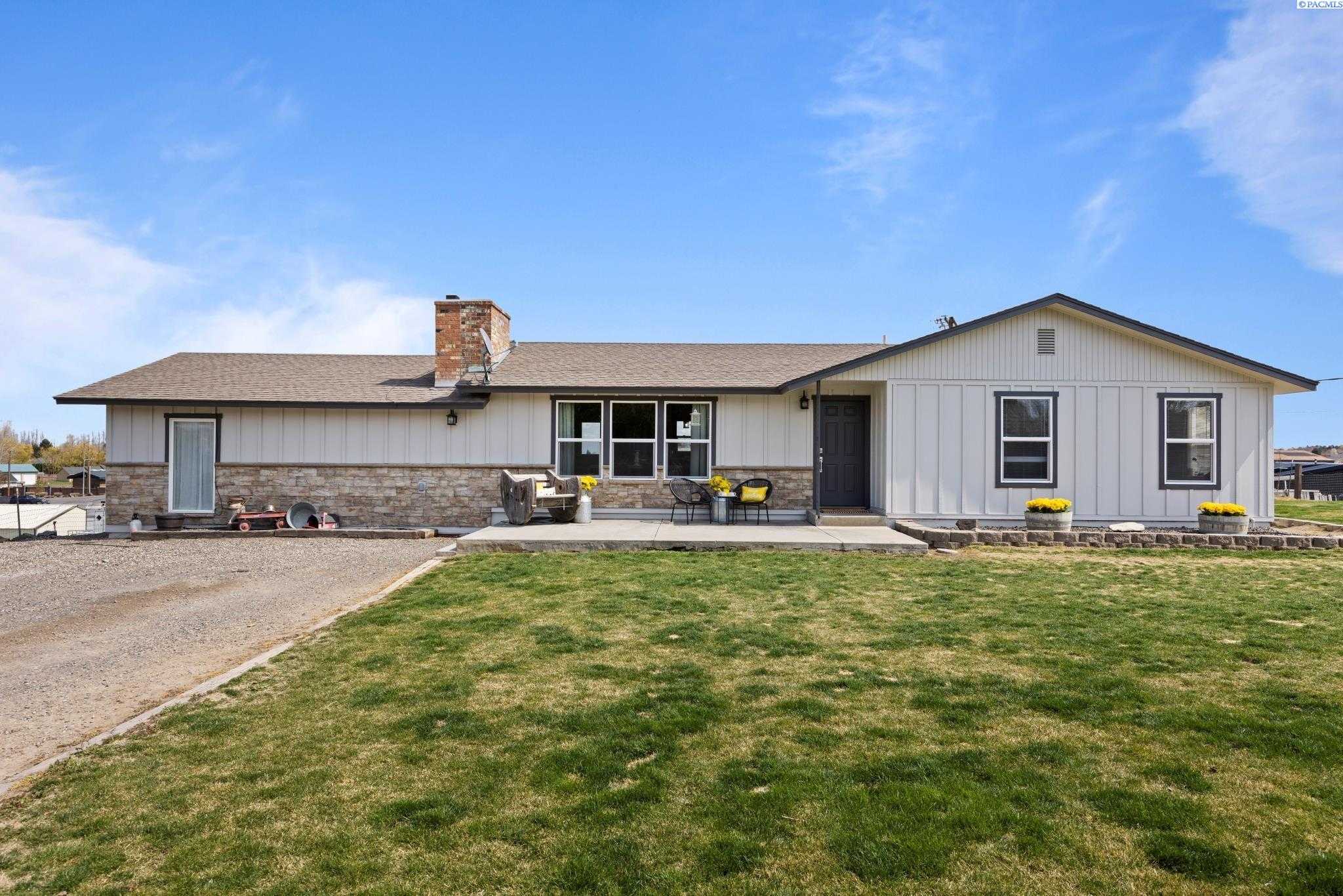 Photo of Newly Listed – 4701 E Arena Road, Richland, WA 99352