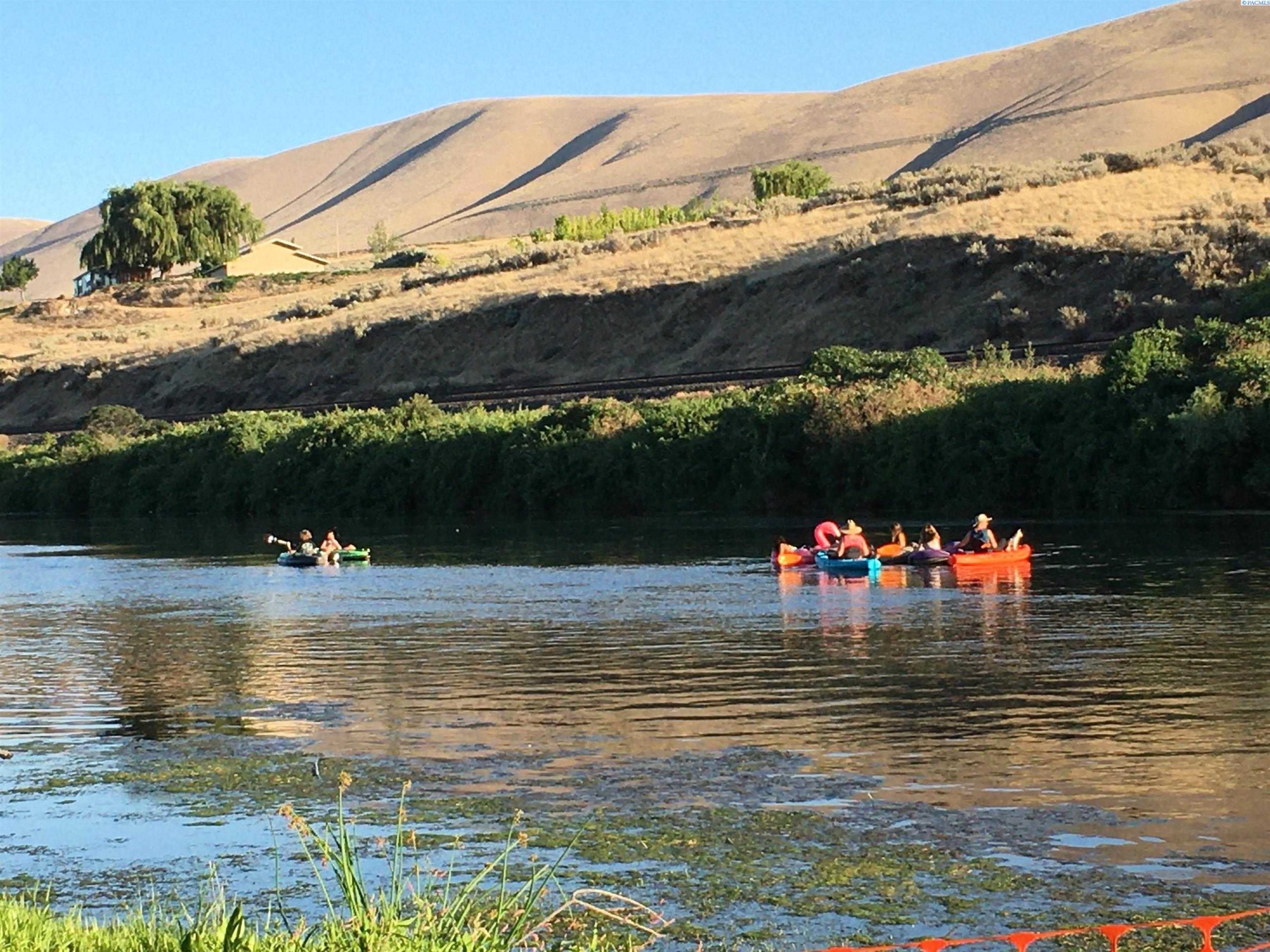 Photo of Newly Listed – 6424 W 369 Prnw, Benton City, WA 99320