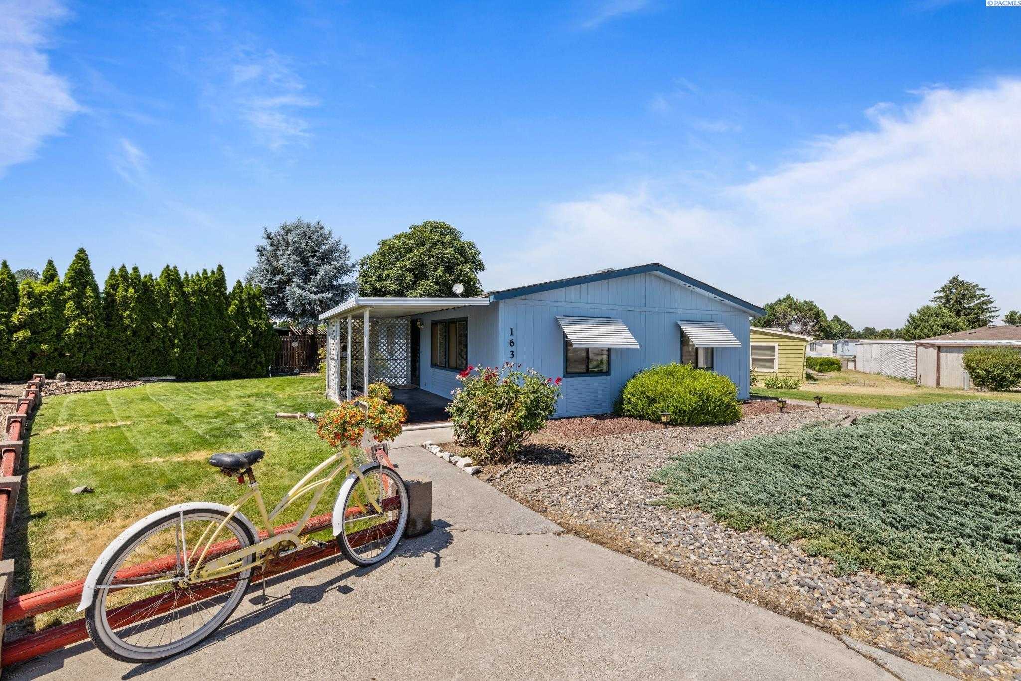 Photo of Newly Listed – 3324 W 19th Ave #163, Kennewick, WA 99337