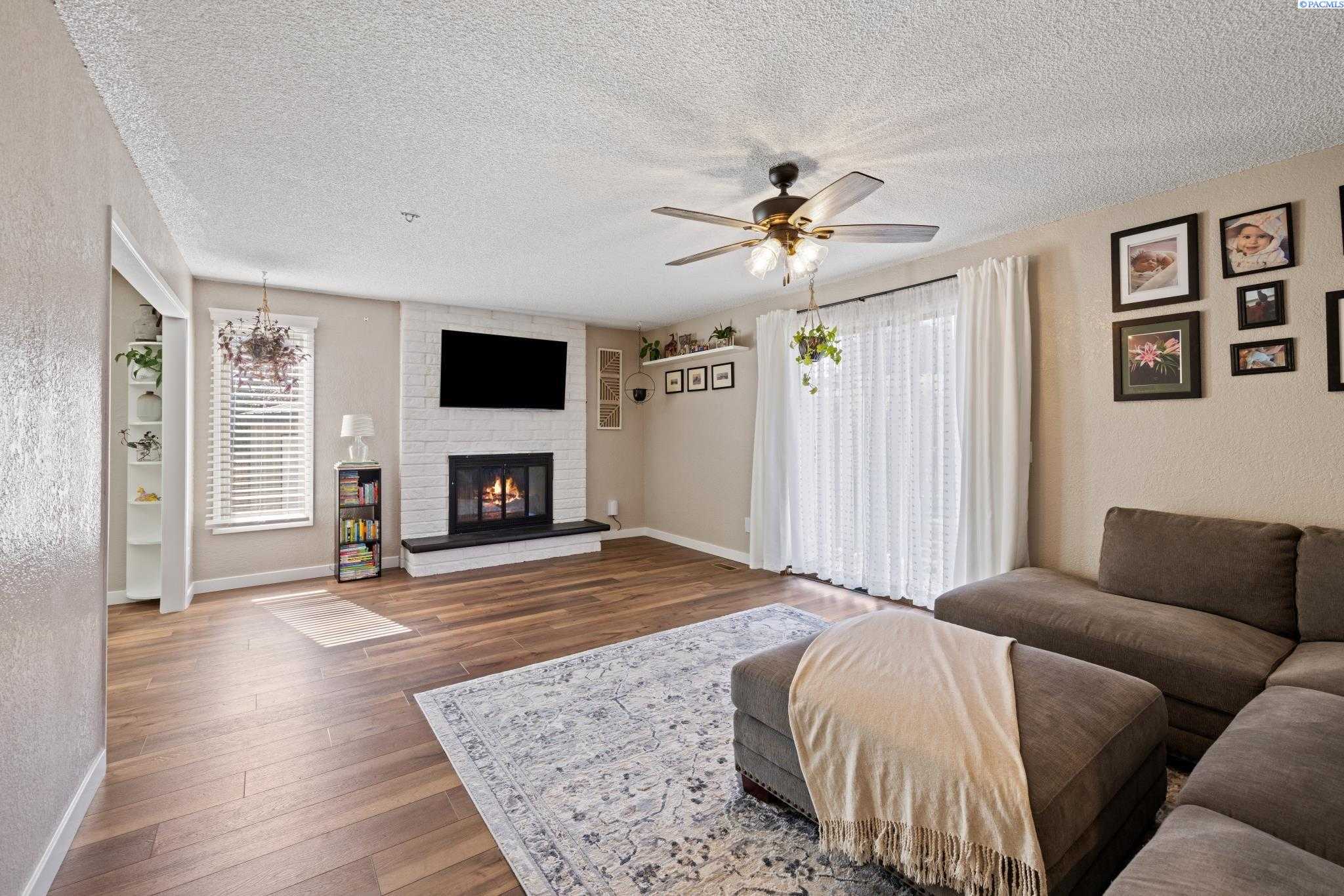 Photo of Newly Listed – 115 Peachtree Lane, Richland, WA 99352