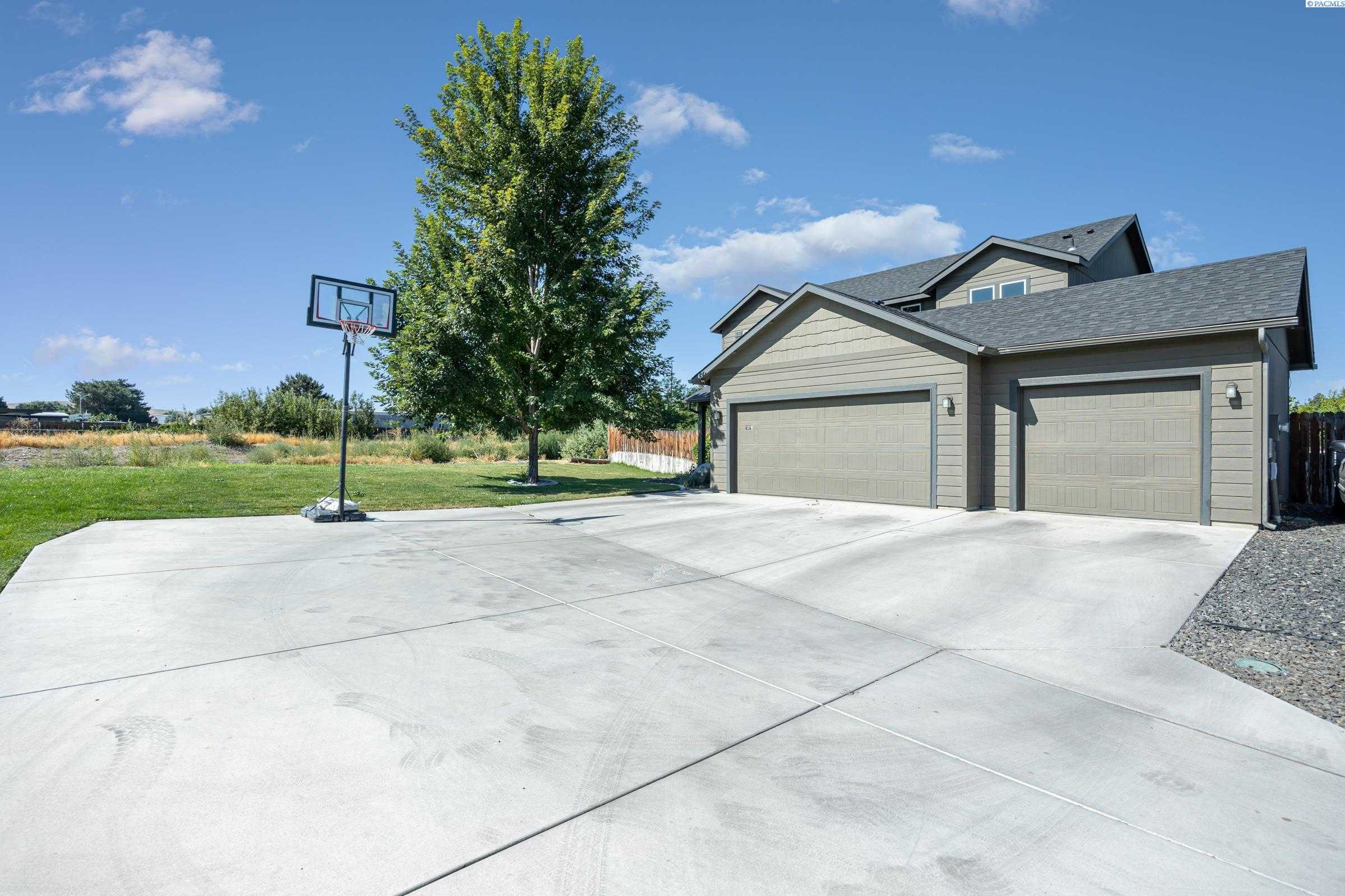 Photo of Newly Listed – 1276 S Keller Pl, Kennewick, WA 99338