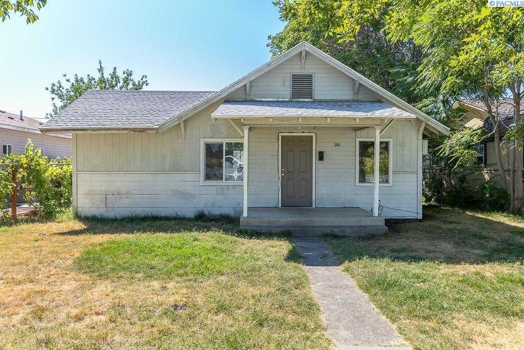 Photo of Newly Listed – 206 Avenue F, Grandview, WA 98930