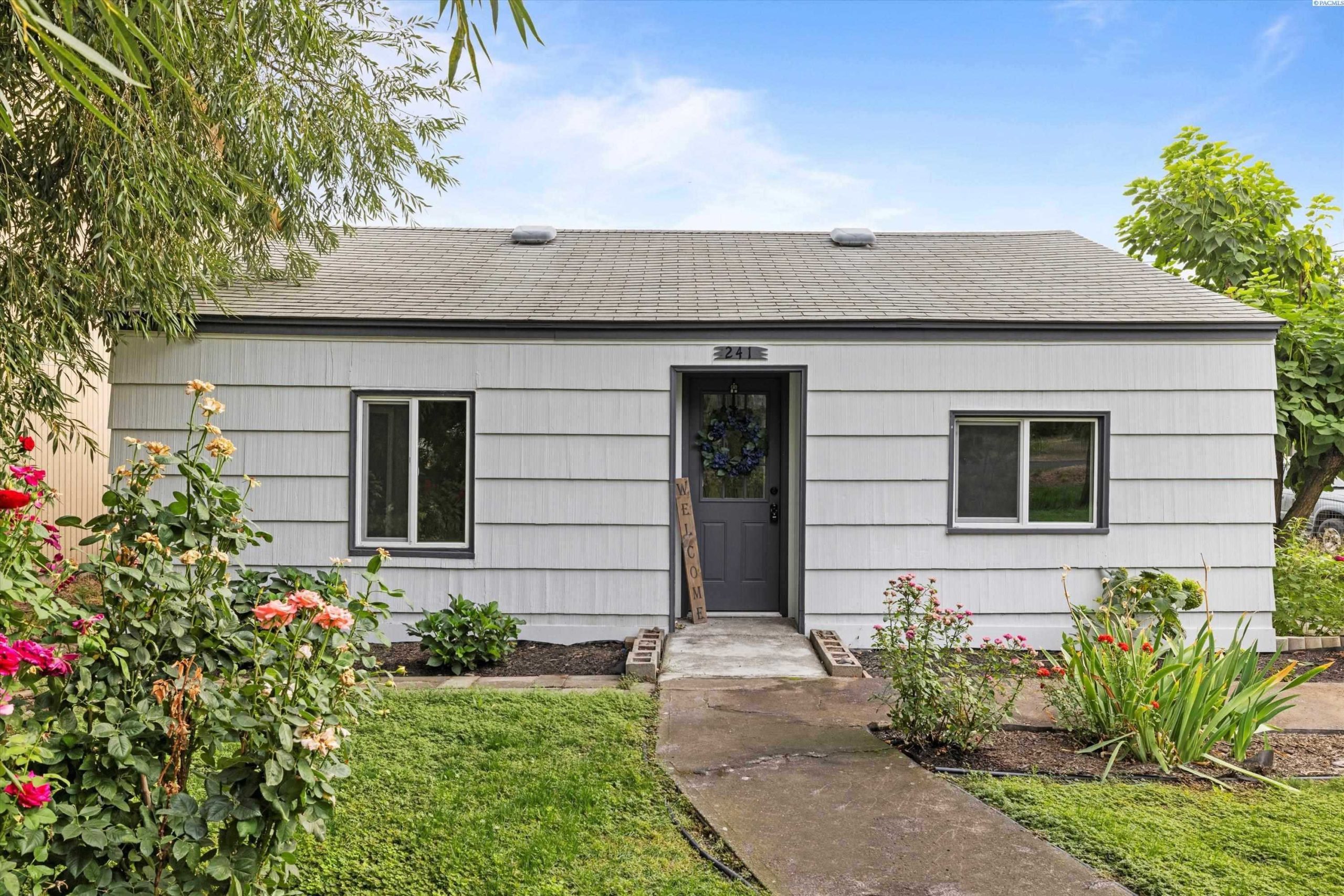 Photo of Newly Listed – 241 Harrison St, Walla Walla, WA 99362