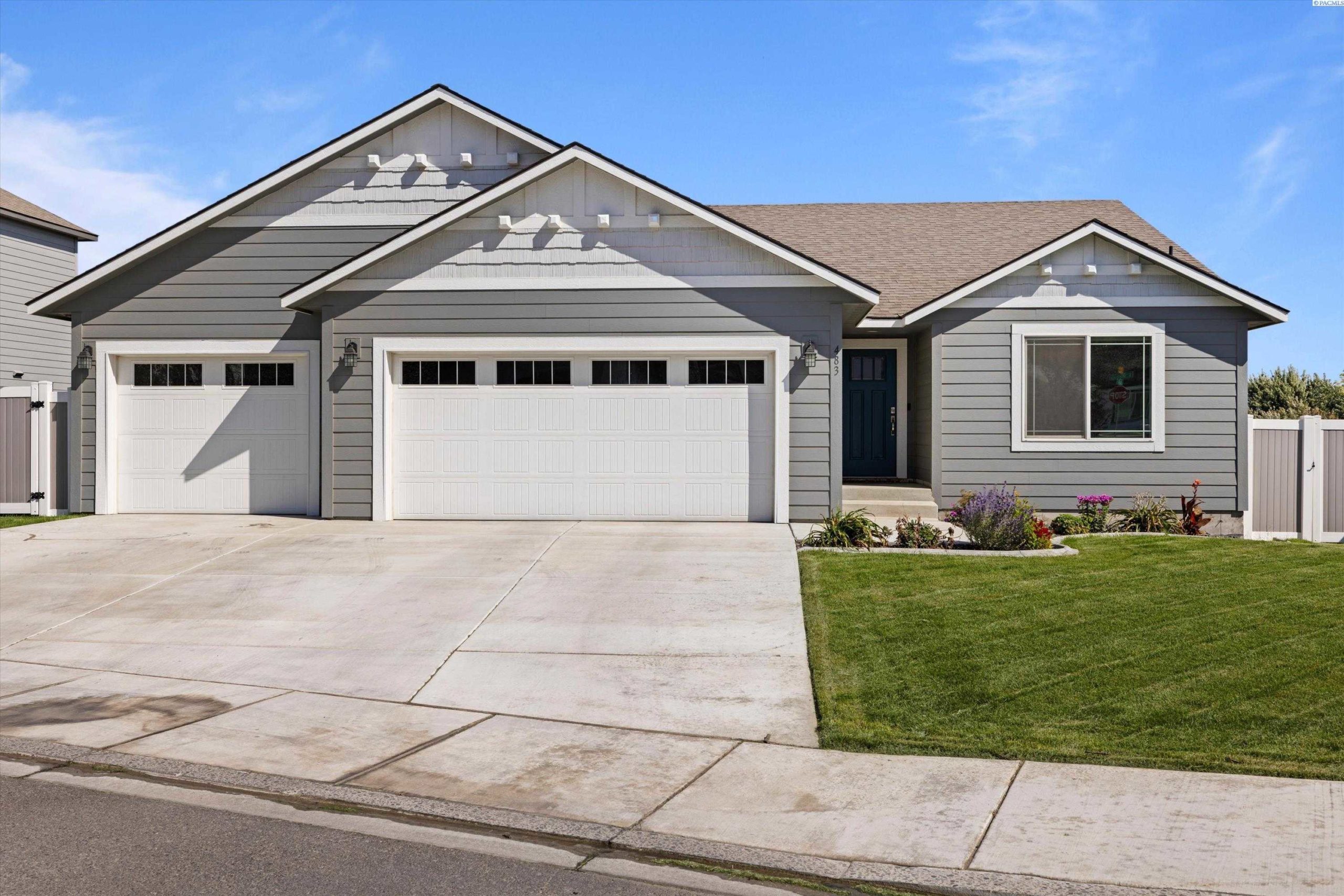 Photo of Newly Listed – 483 E 34th Court, Kennewick, WA 99337