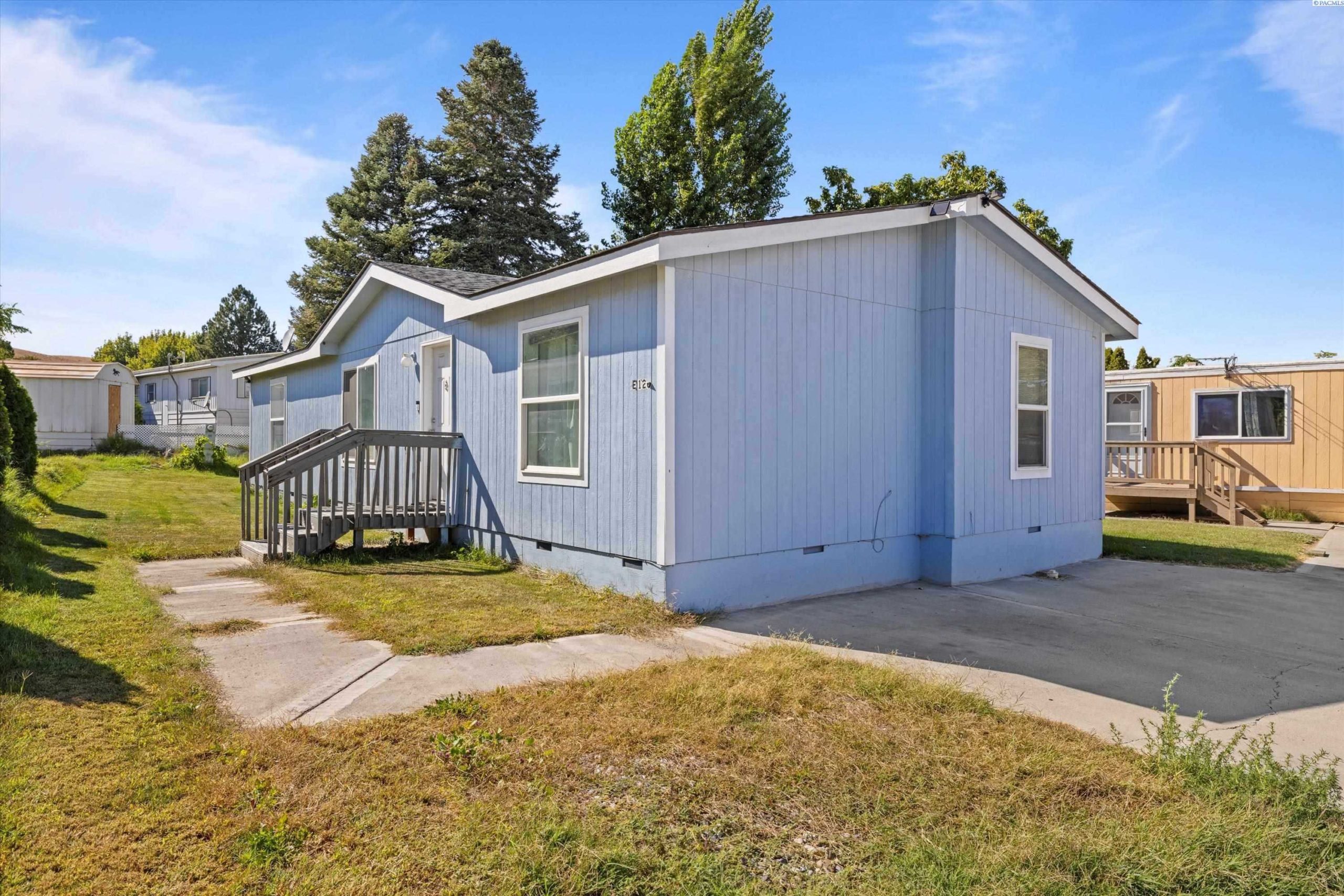 Photo of Newly Listed – 1724 W 45th Ave, Kennewick, WA 99337