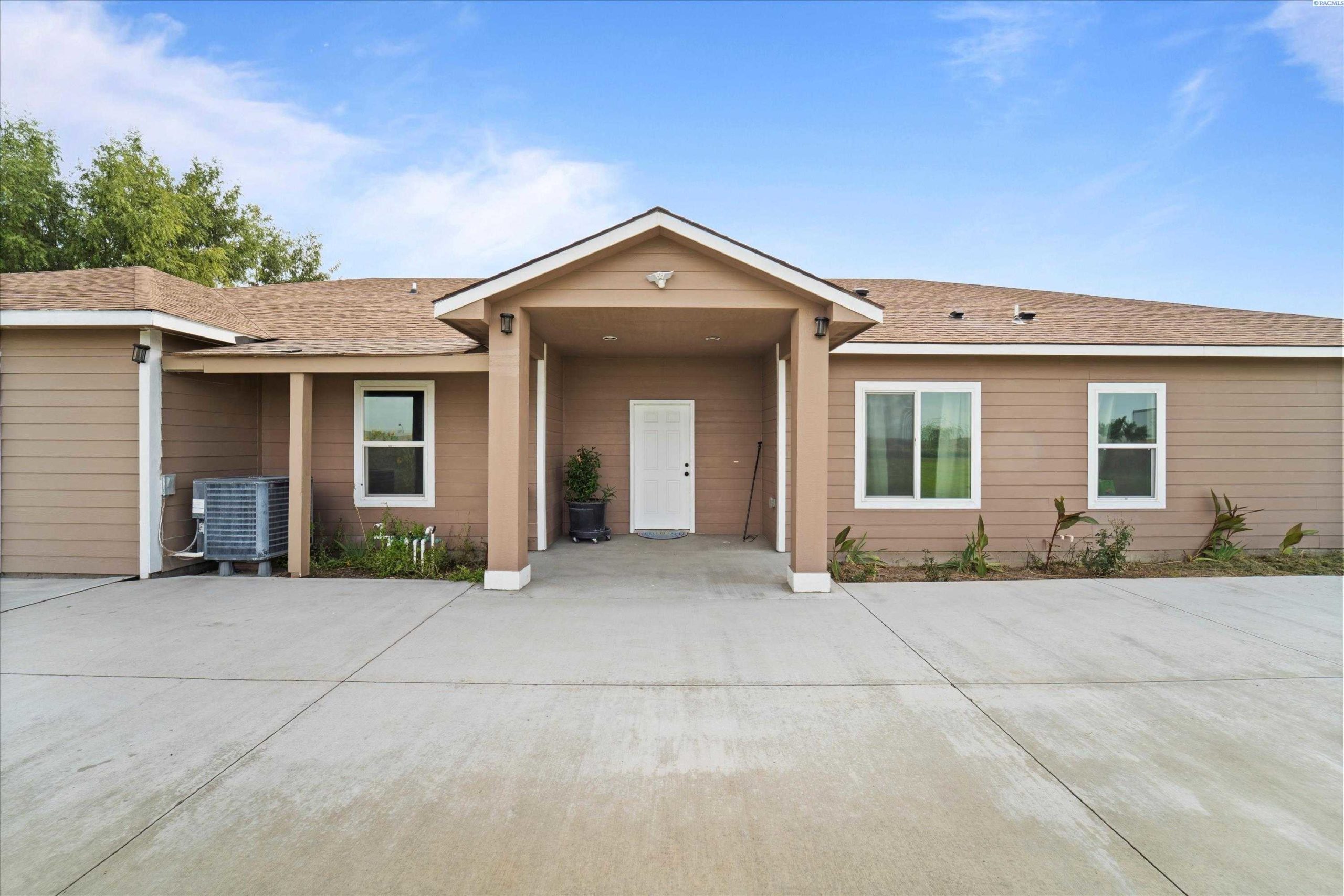 Photo of Newly Listed – 440 Tuck Road, Eltopia, WA 99330