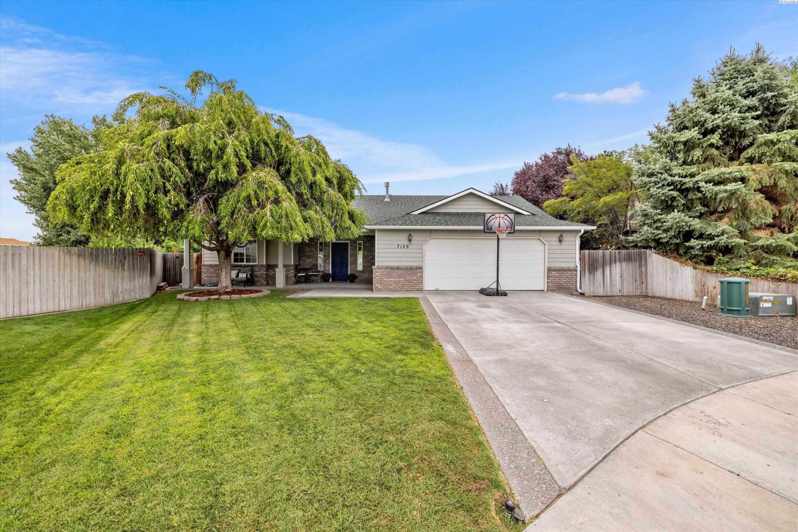 Photo of Newly Listed – 7128 W 3rd Place, Kennewick, WA 99336