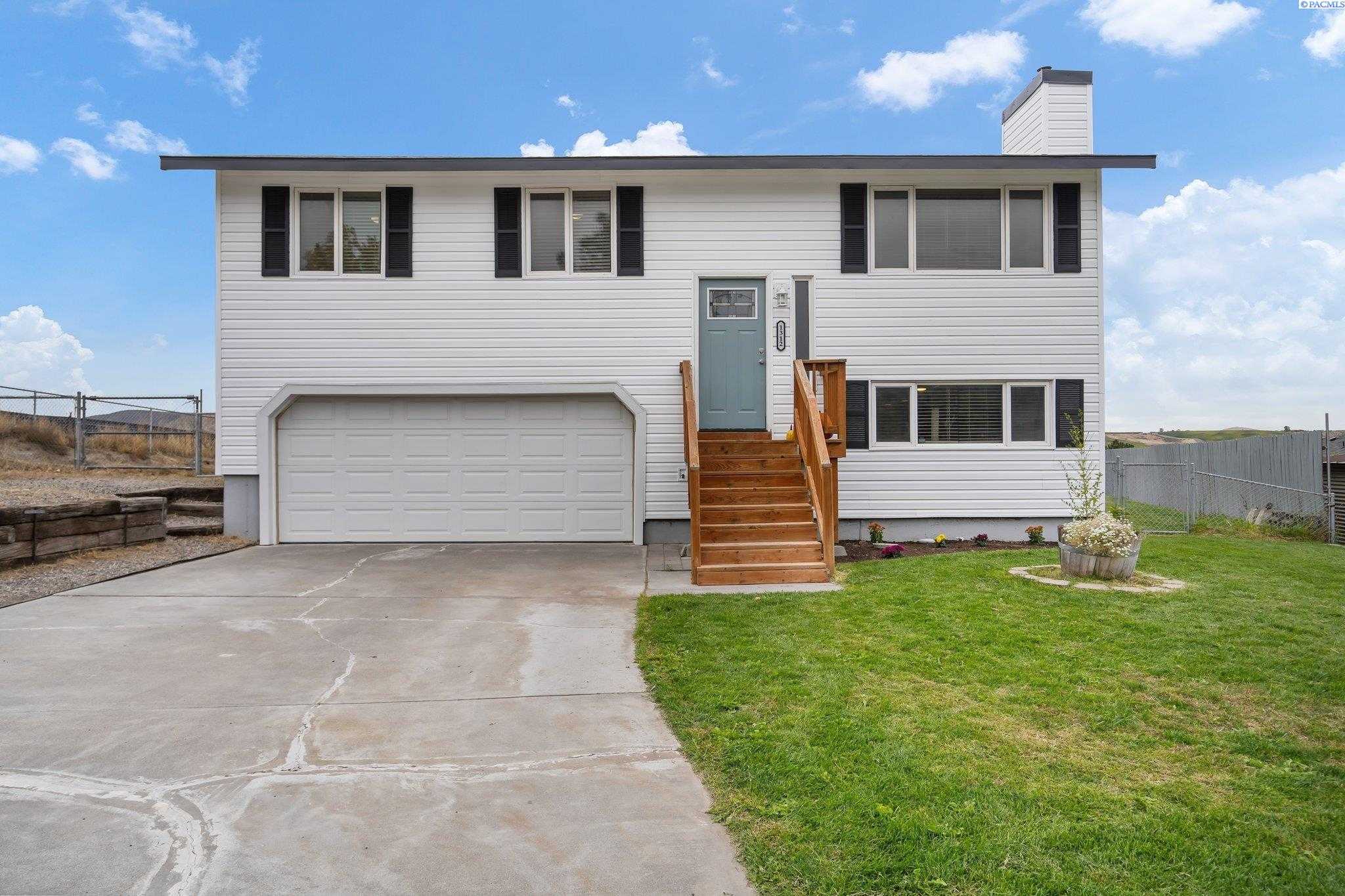 Photo of Newly Listed – 1312 11th Street, Benton City, WA 99320