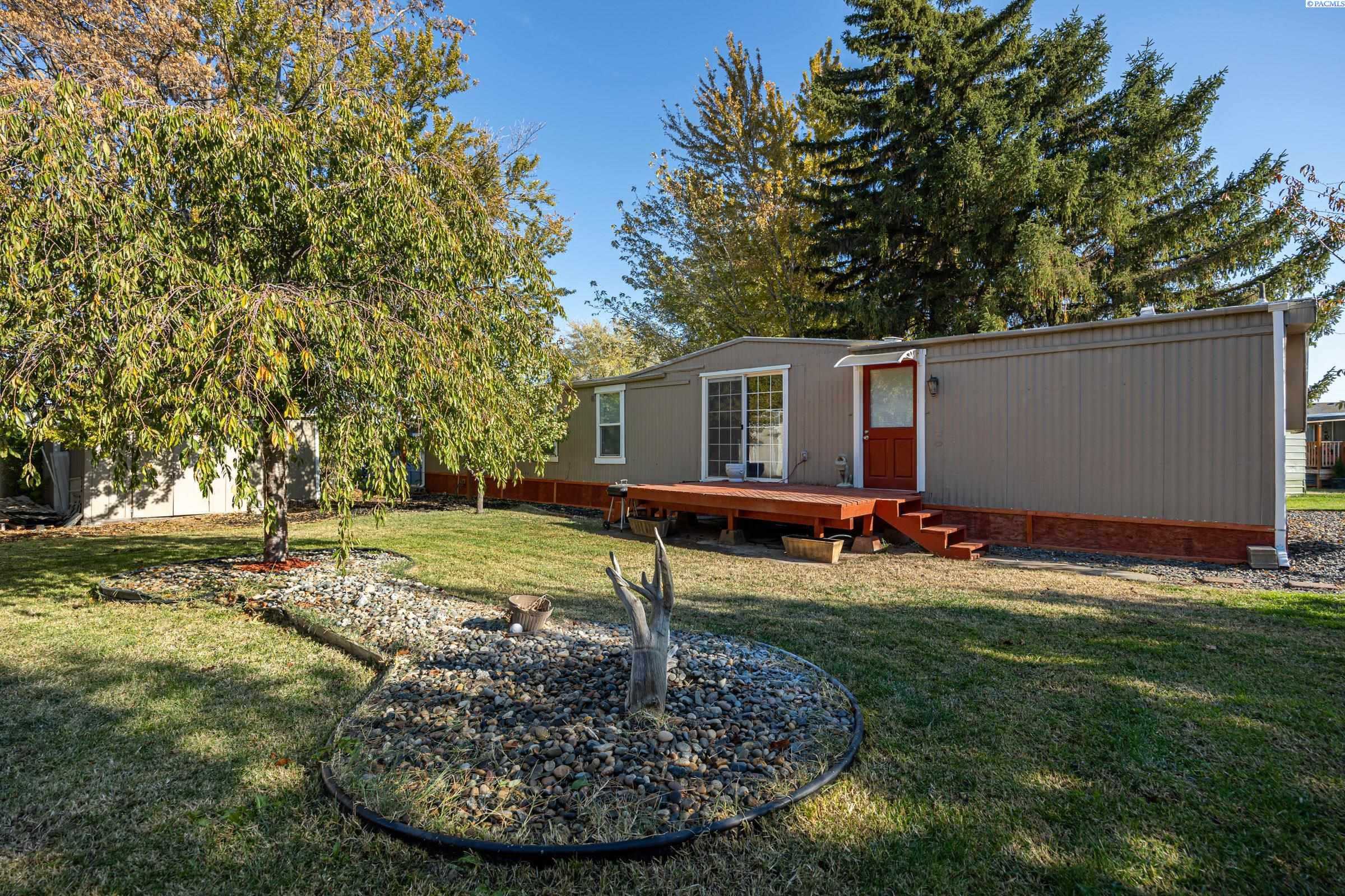 Photo of Newly Listed – 1724 W 45th Ave A70, Kennewick, WA 99337