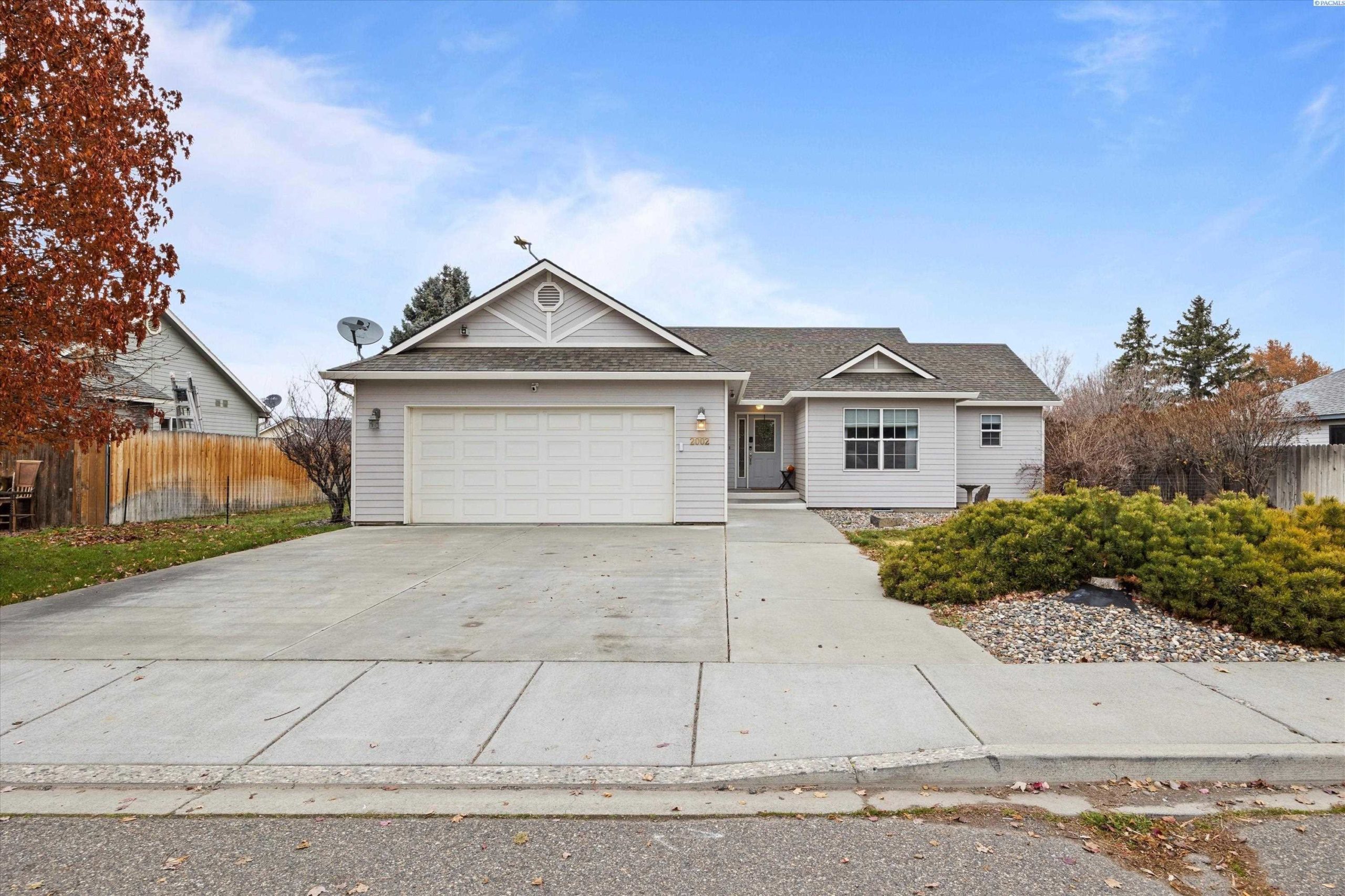 Photo of Newly Listed – 2002 W 21st Place, Kennewick, WA 99336