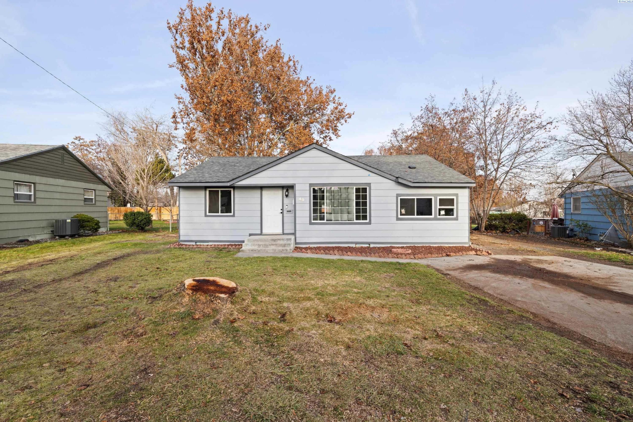 Photo of Newly Listed – 49 S Yelm St, Kennewick, WA 99338