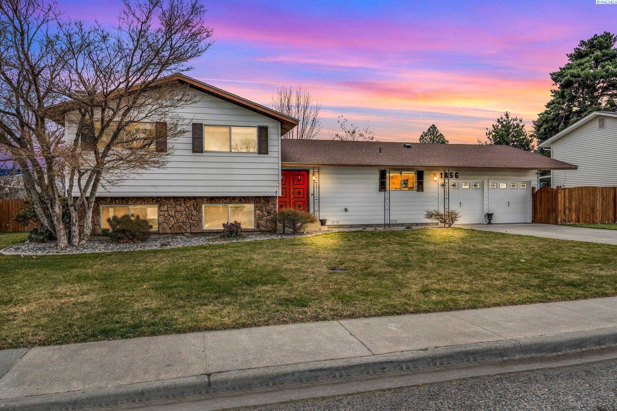 Photo of Newly Listed – 1856 Birch Ave, Richland, WA 99354