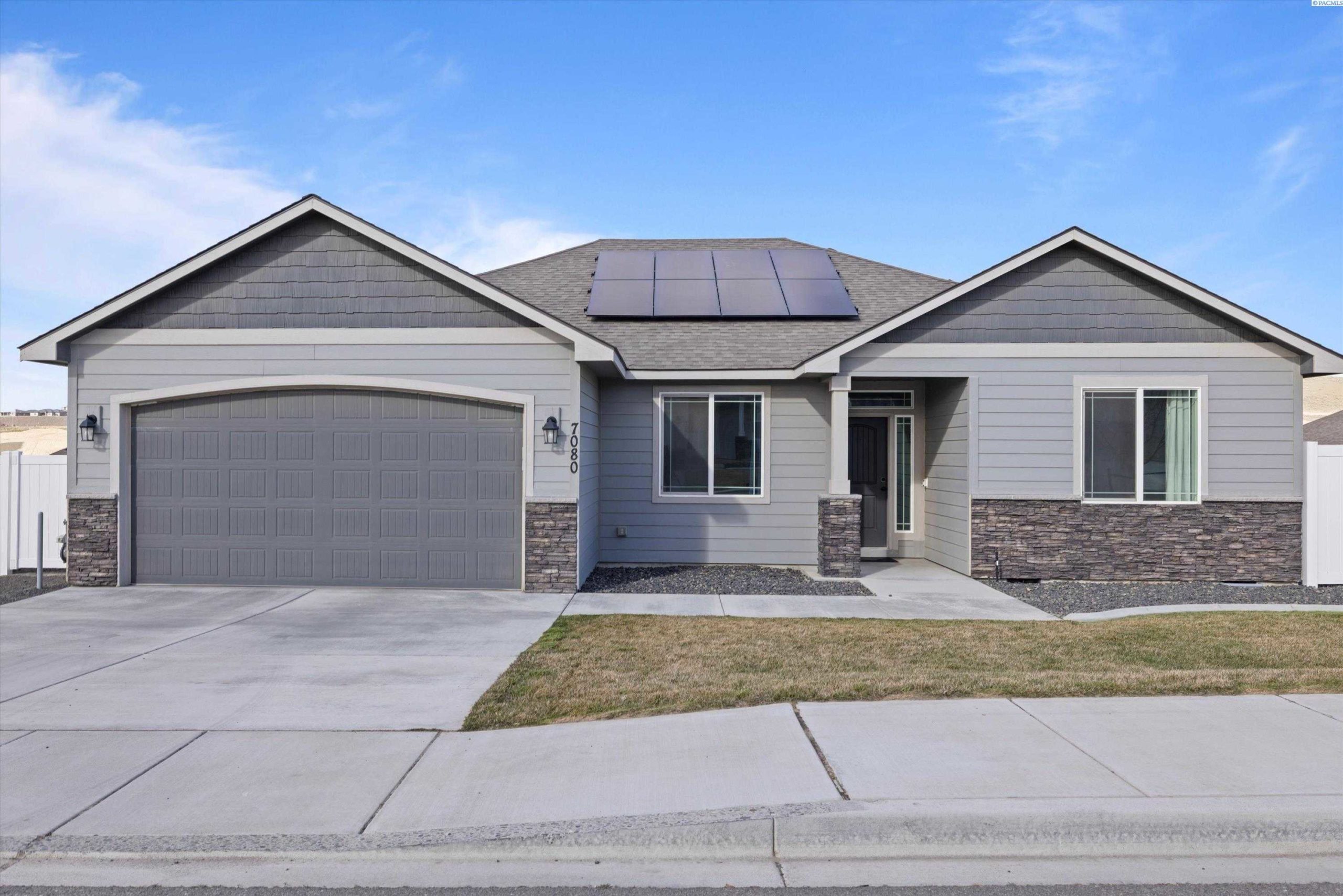 Photo of Newly Listed – 7080 W 32nd Ave, Kennewick, WA 99338