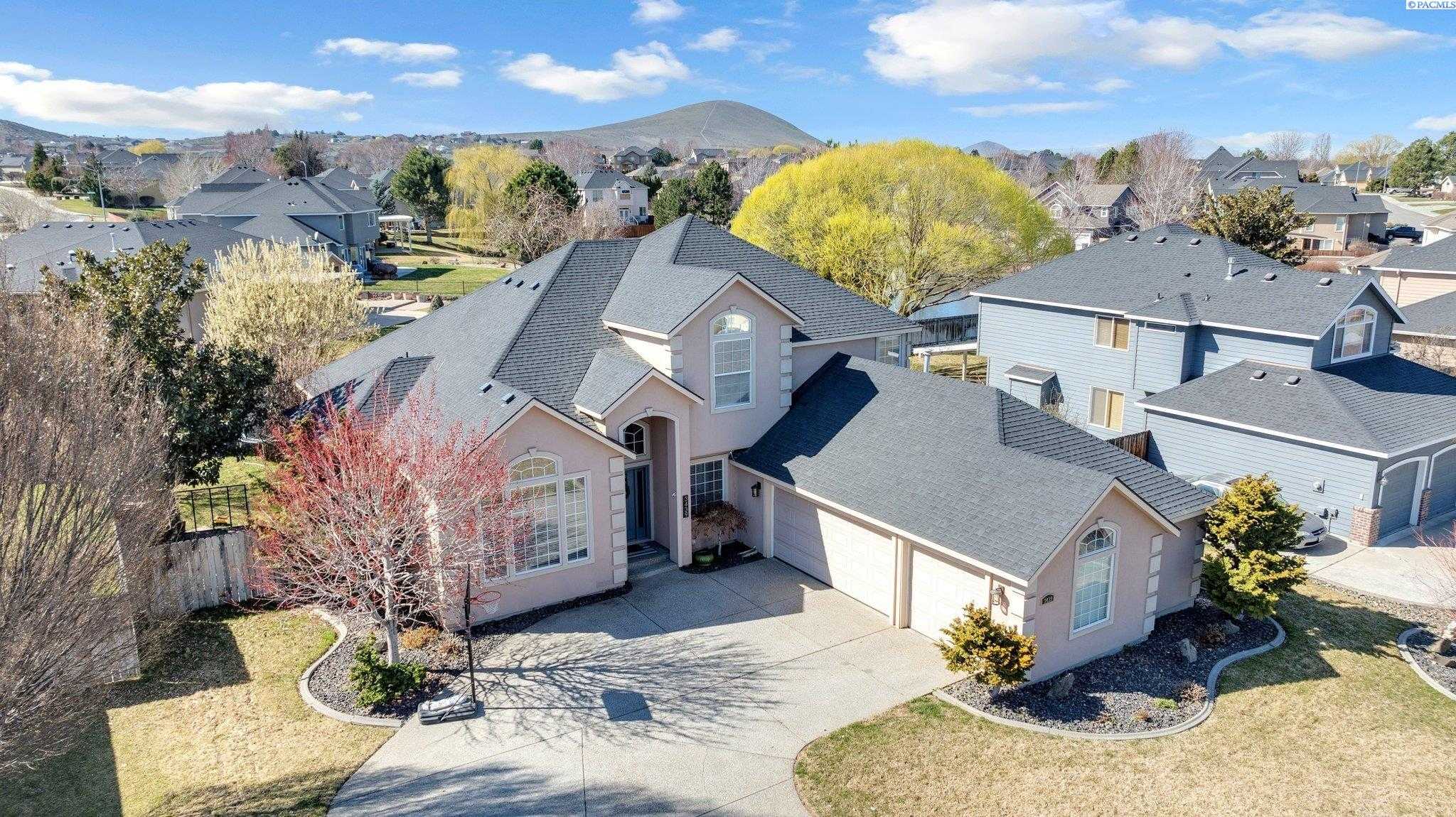 Photo of Newly Listed – 3439 Hanstead St, Richland, WA 99352