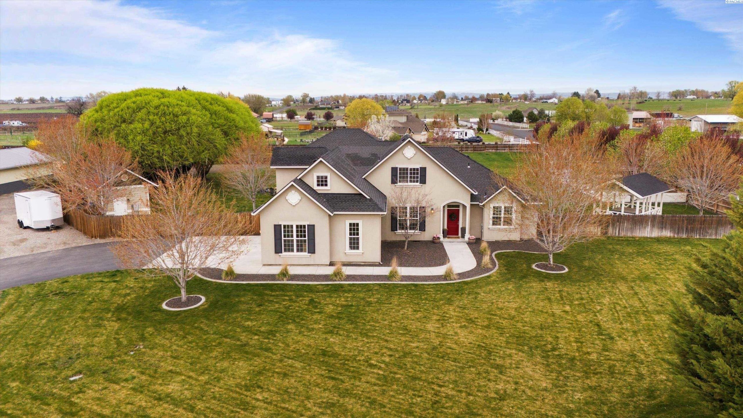 Photo of Newly Listed – 176624 Rivers Edge Dr, Prosser, WA 99350