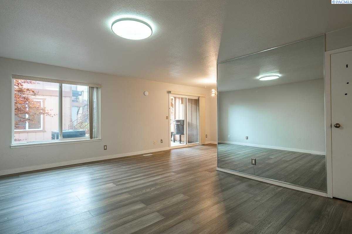 Photo of Newly Listed – 3121 W Hood, Kennewick, WA 99336