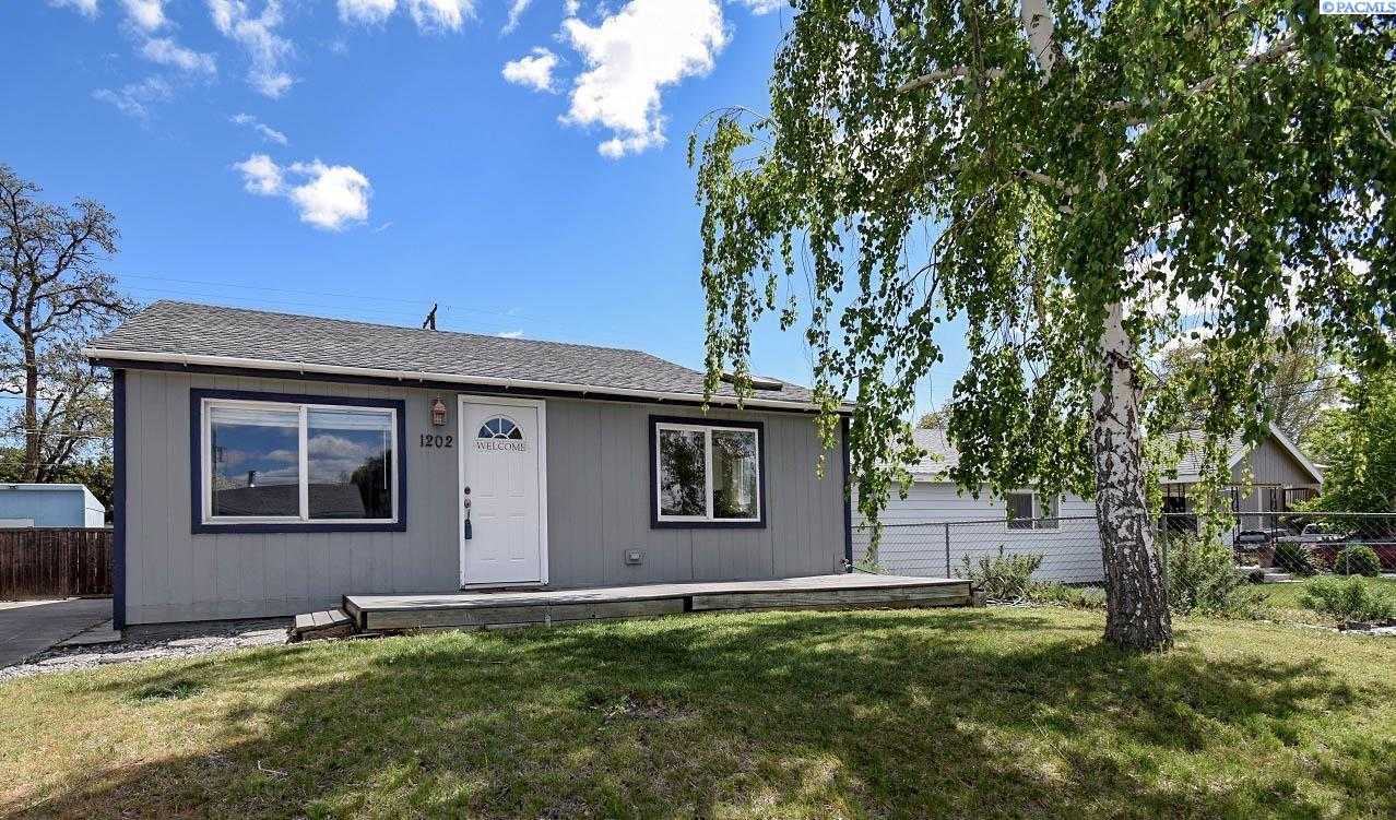Photo of Newly Listed – 1202 Winslow, Richland, WA 99354
