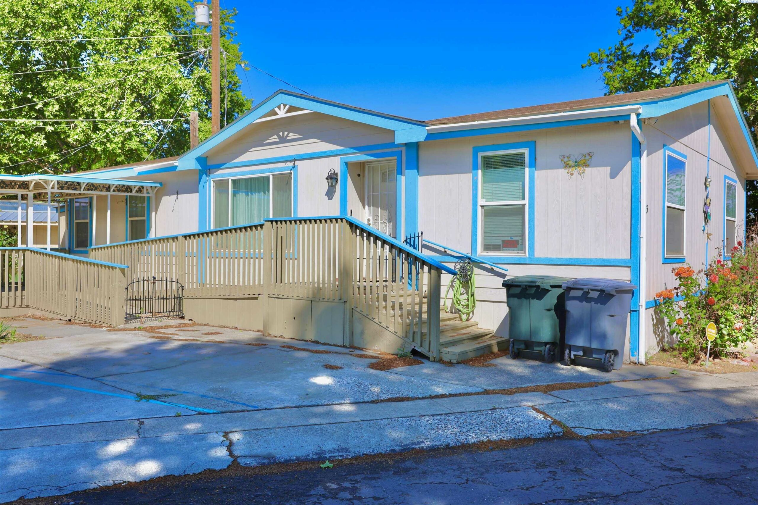 Photo of Newly Listed – 63 Cosmic Ln, Richland, WA 99354